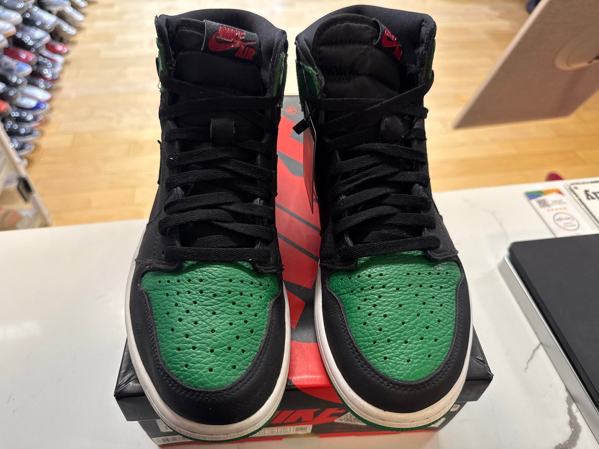 PRE OWNED Jordan 1 Retro High Pine Green Black