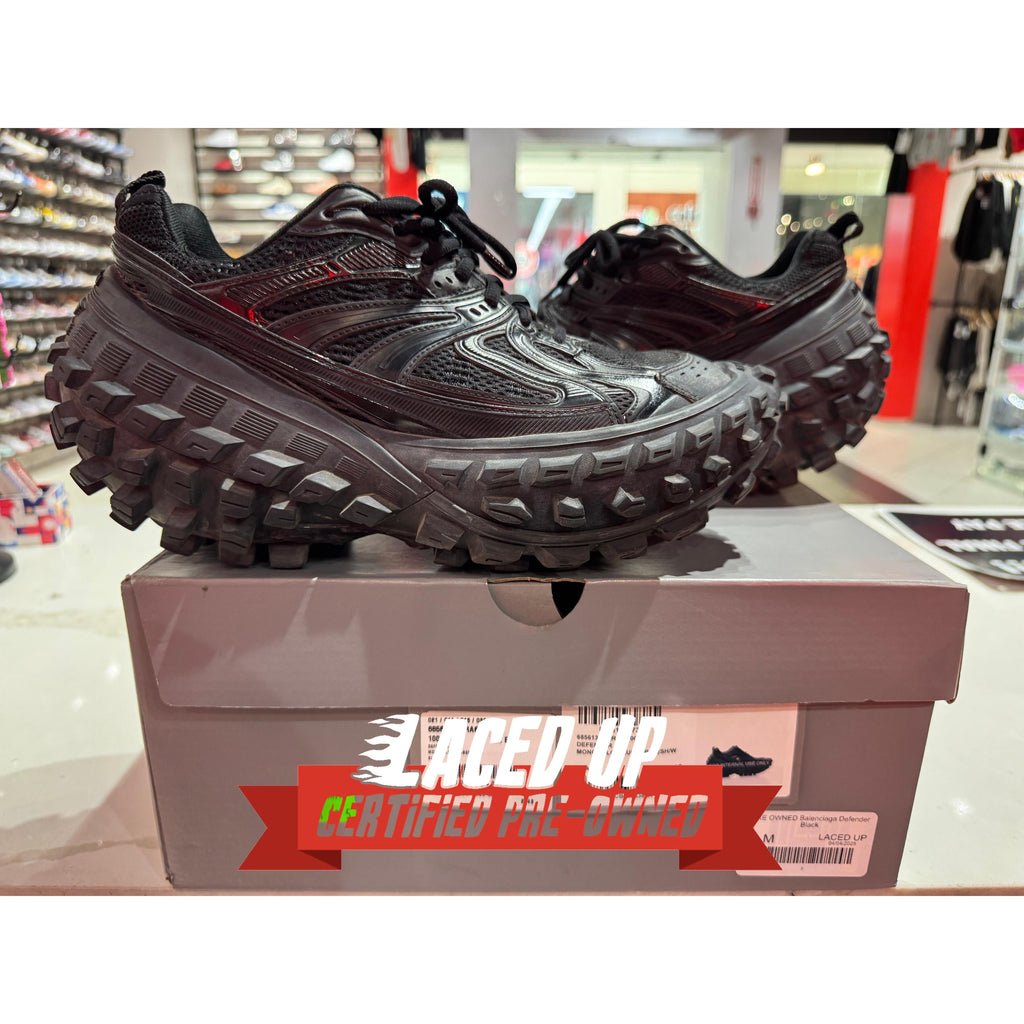 PRE OWNED Balenciaga Defender Blackk