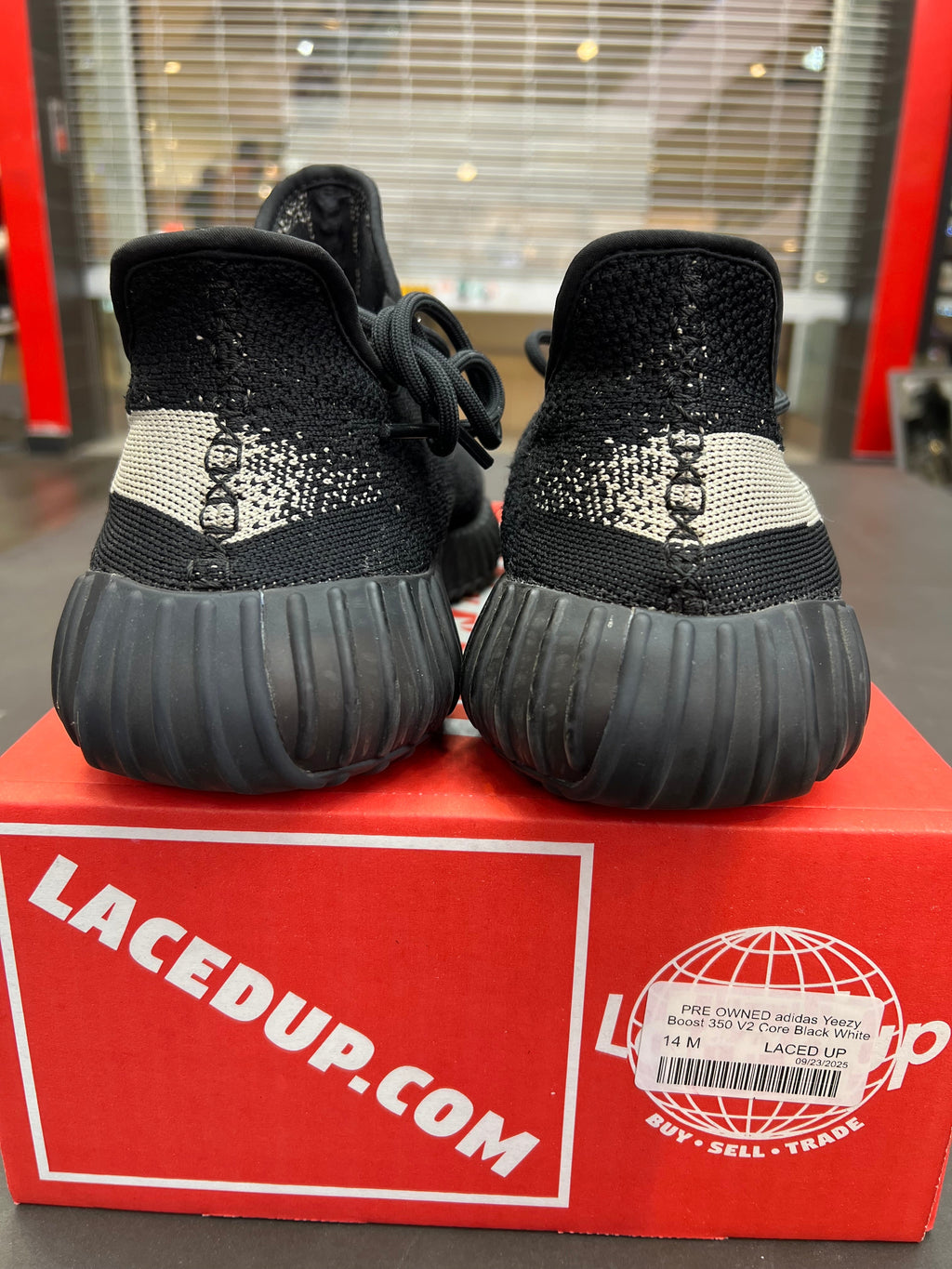 PRE OWNED adidas Yeezy Boost 350 V2 Core Black White