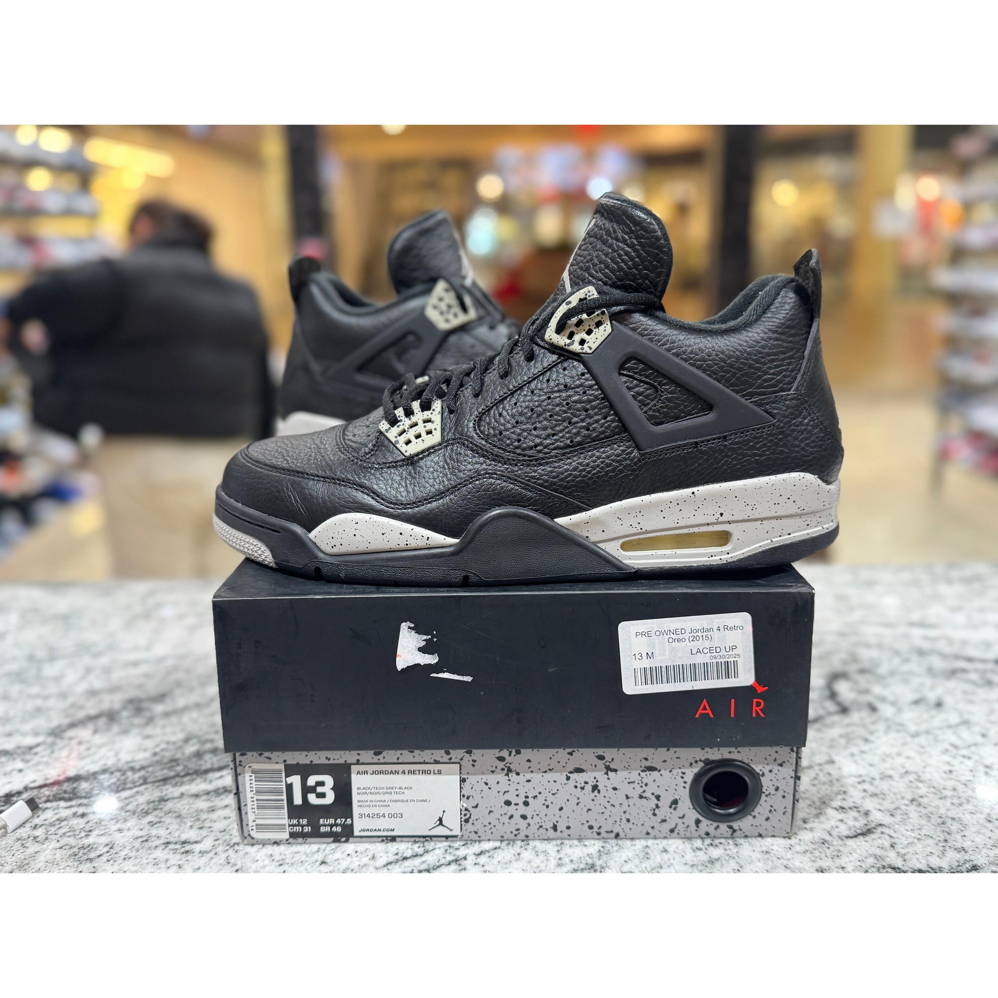 PRE OWNED Jordan 4 Retro Oreo (2015)
