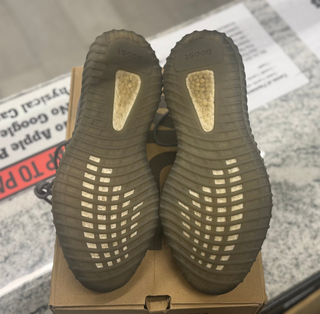 PRE OWNED  Adidas Yeezy 350 "Beluga 2.0" V2