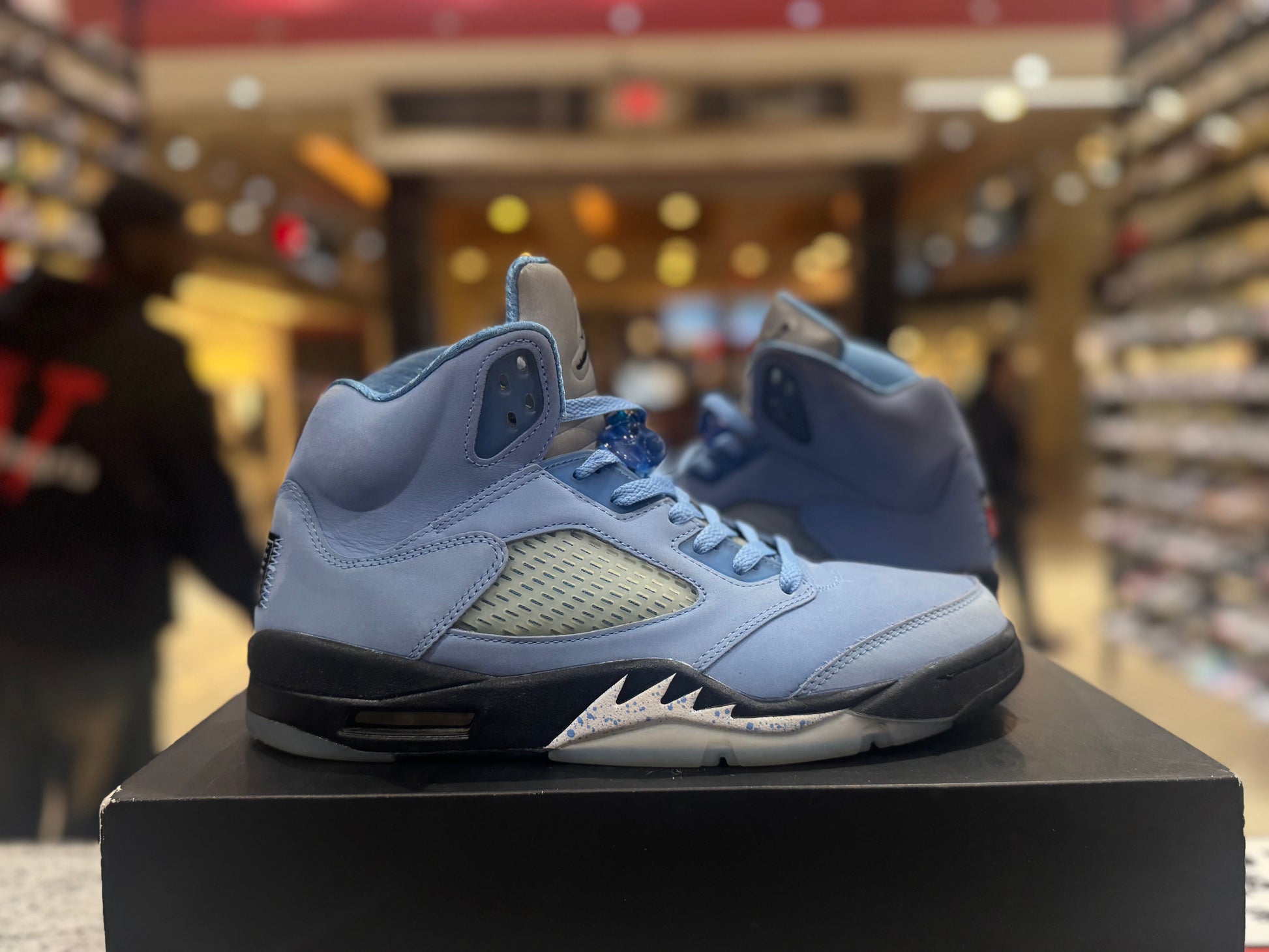 PRE OWNED Air Jordan Retro 5 “UNC”