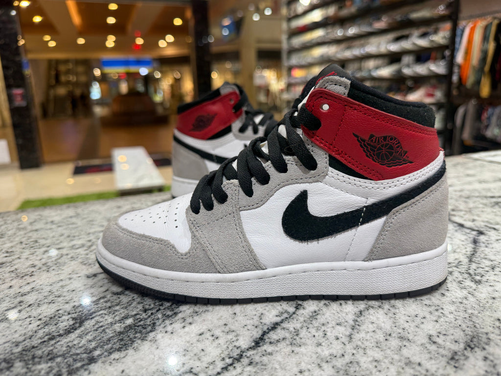 PRE OWNED Jordan 1 Retro High Light Smoke Grey (GS)