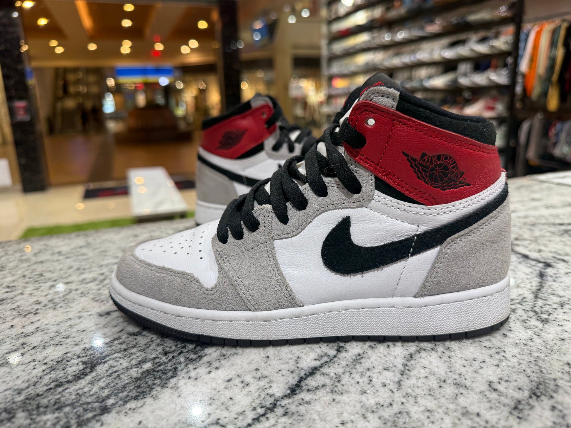 PRE OWNED Jordan 1 Retro High Light Smoke Grey (GS)