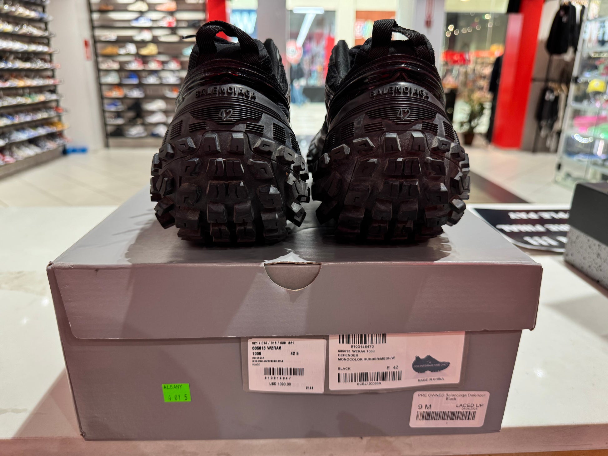 PRE OWNED Balenciaga Defender Blackk