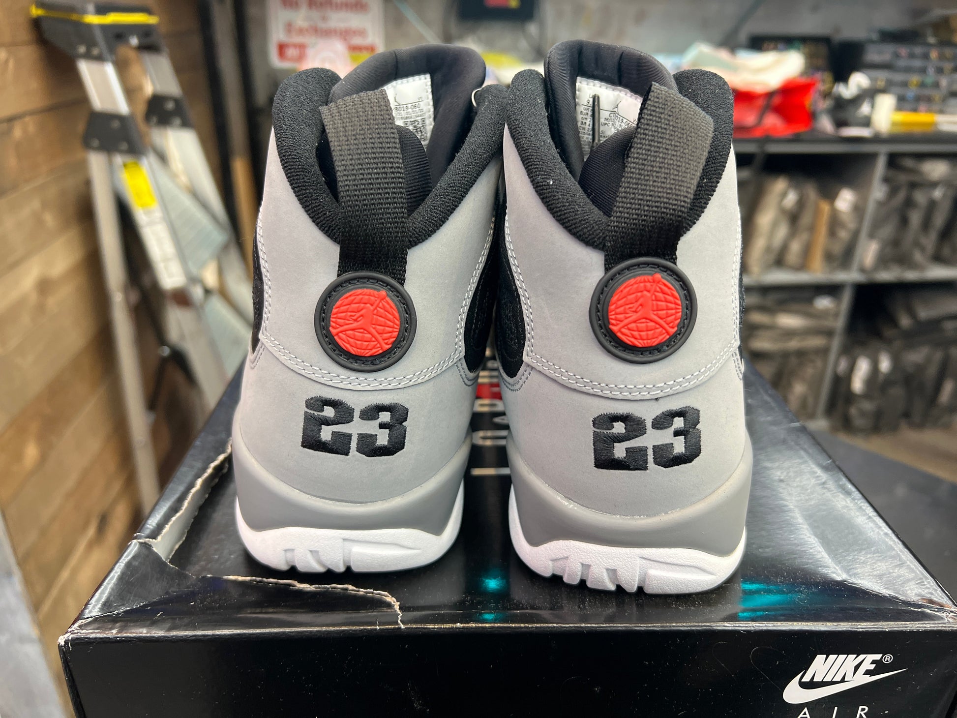 PRE OWNED Air Jordan 9 Retro "Particle Grey"
