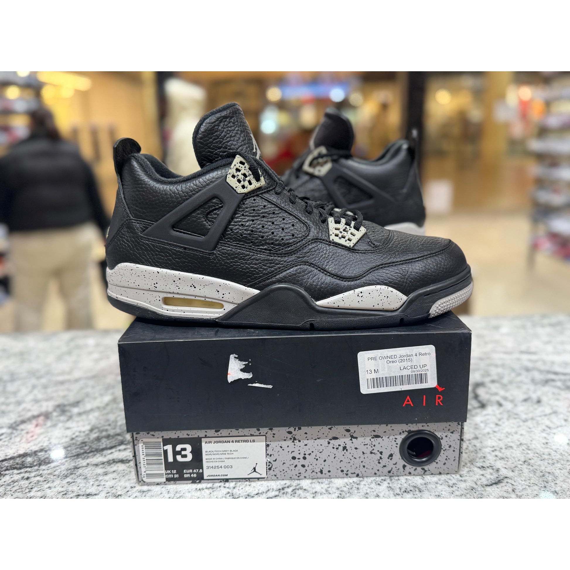 PRE OWNED Jordan 4 Retro Oreo (2015)