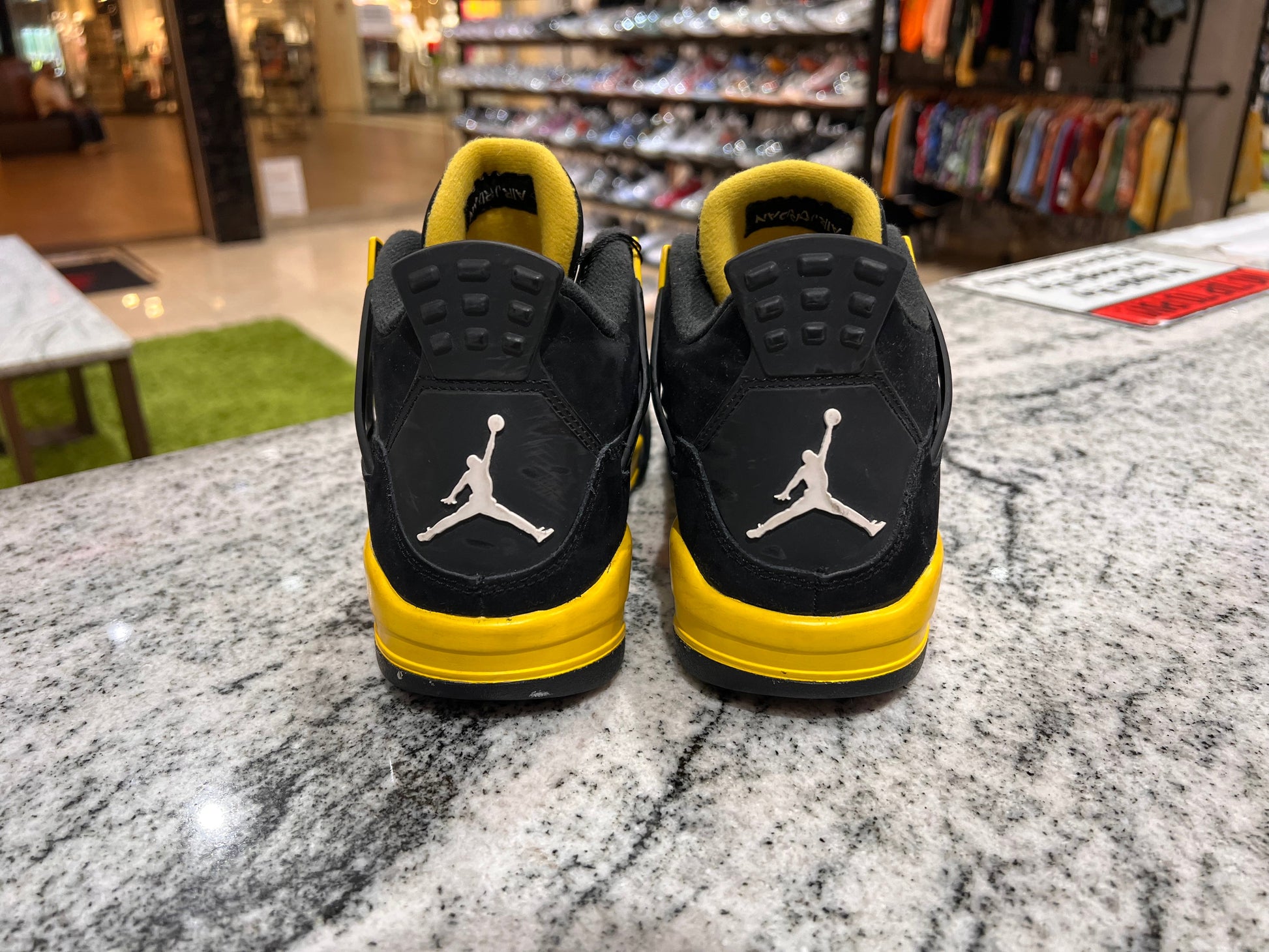PRE OWNED Jordan 4 Retro Thunder (2023) (GS)
