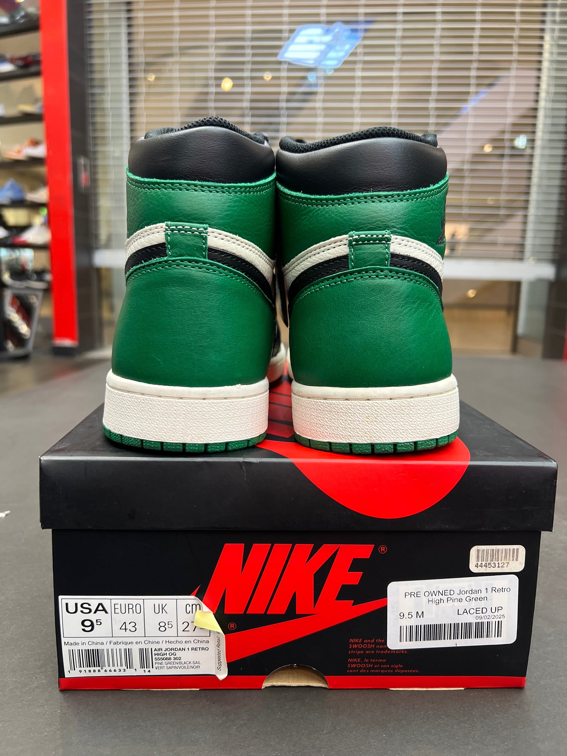 PRE OWNED Jordan 1 Retro High Pine Green