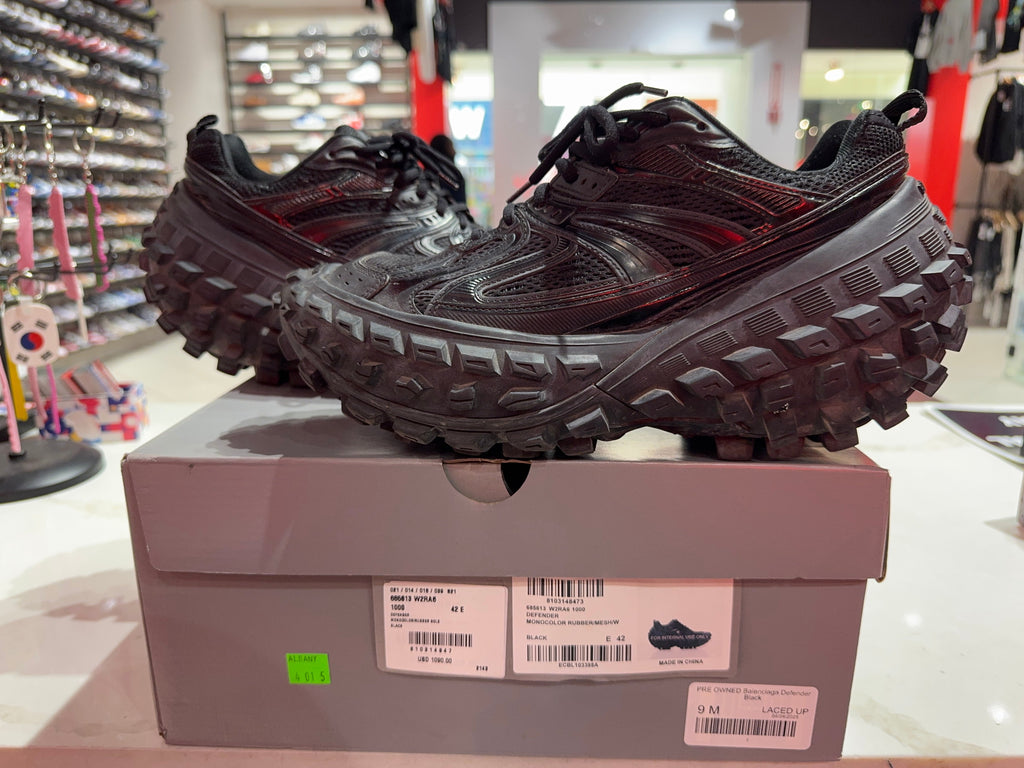 PRE OWNED Balenciaga Defender Blackk