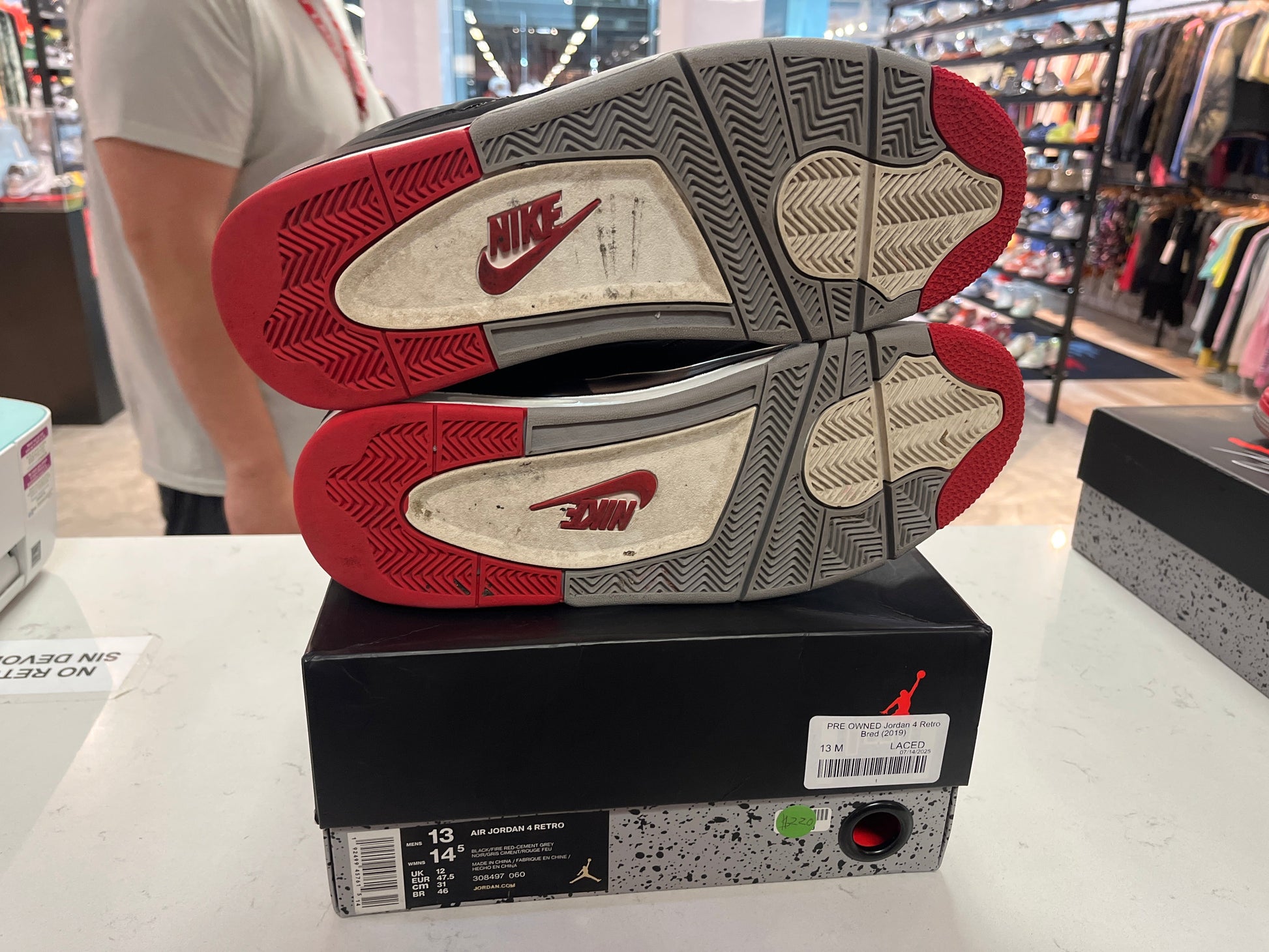 PRE OWNED Jordan 4 Retro Bred (2019)