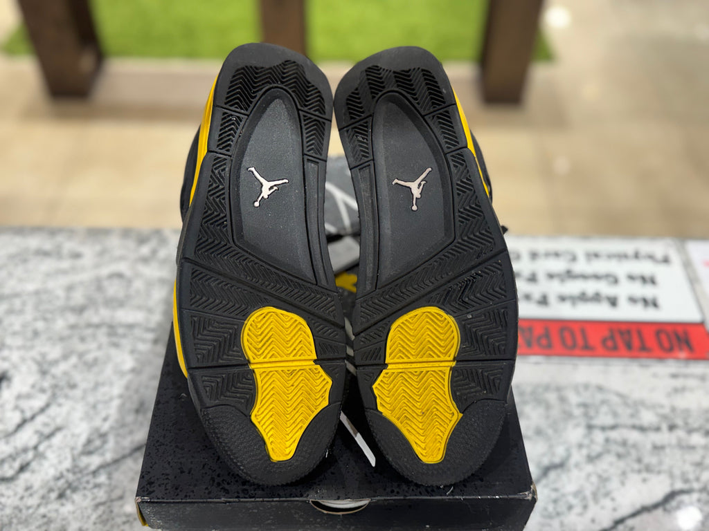 PRE OWNED Jordan 4 Retro Thunder (2023)
