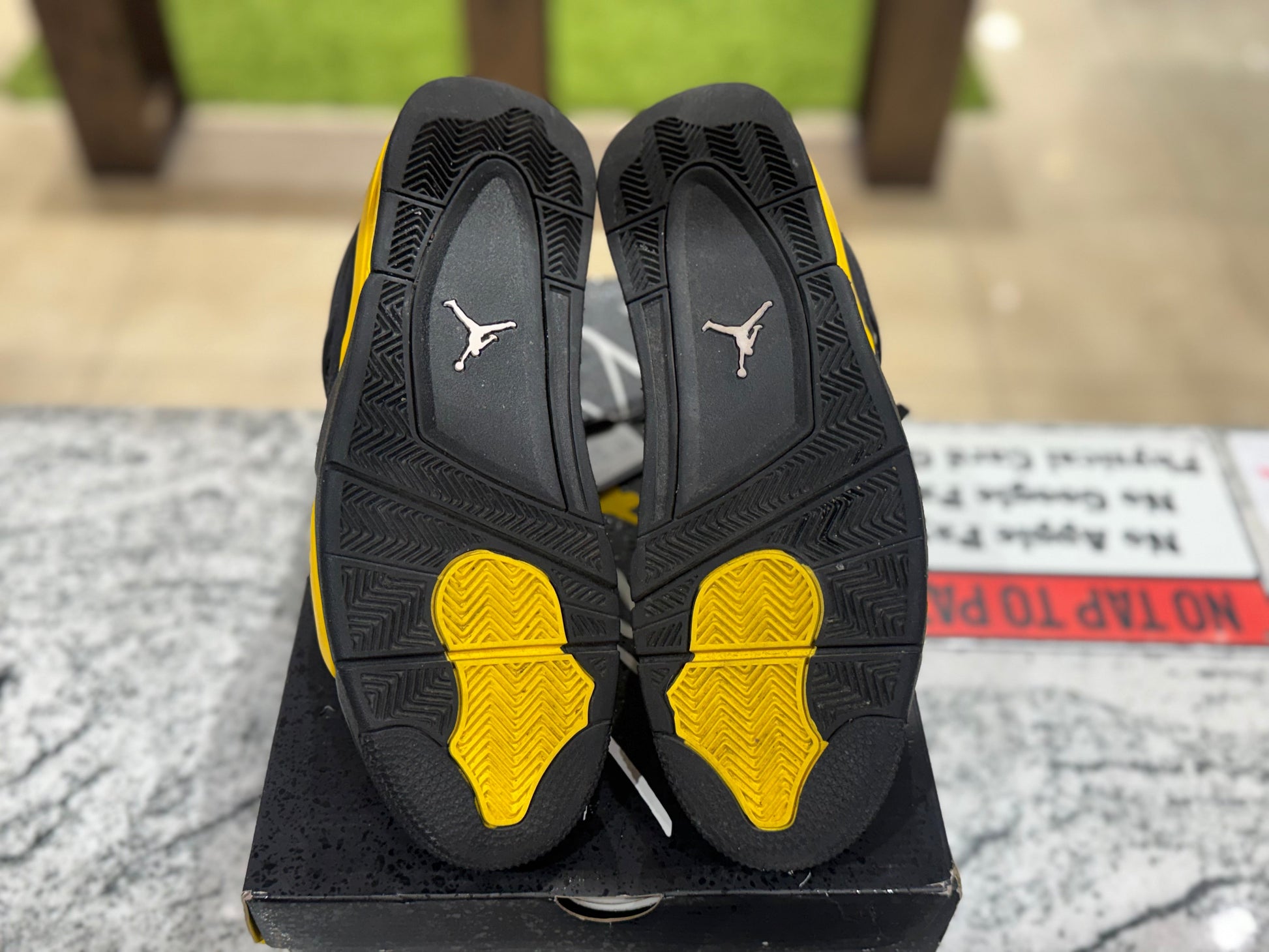 PRE OWNED Jordan 4 Retro Thunder (2023)