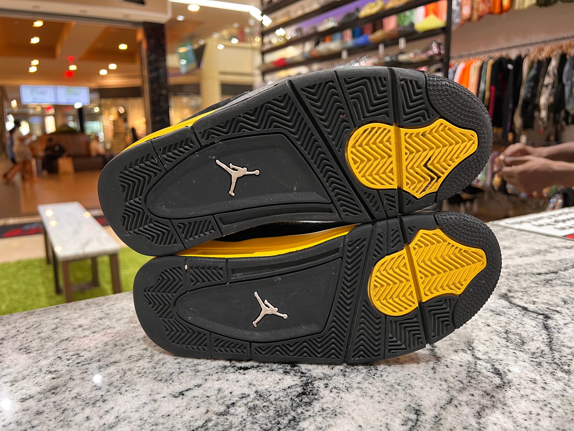 PRE OWNED Jordan 4 Retro Thunder (2023) (GS)