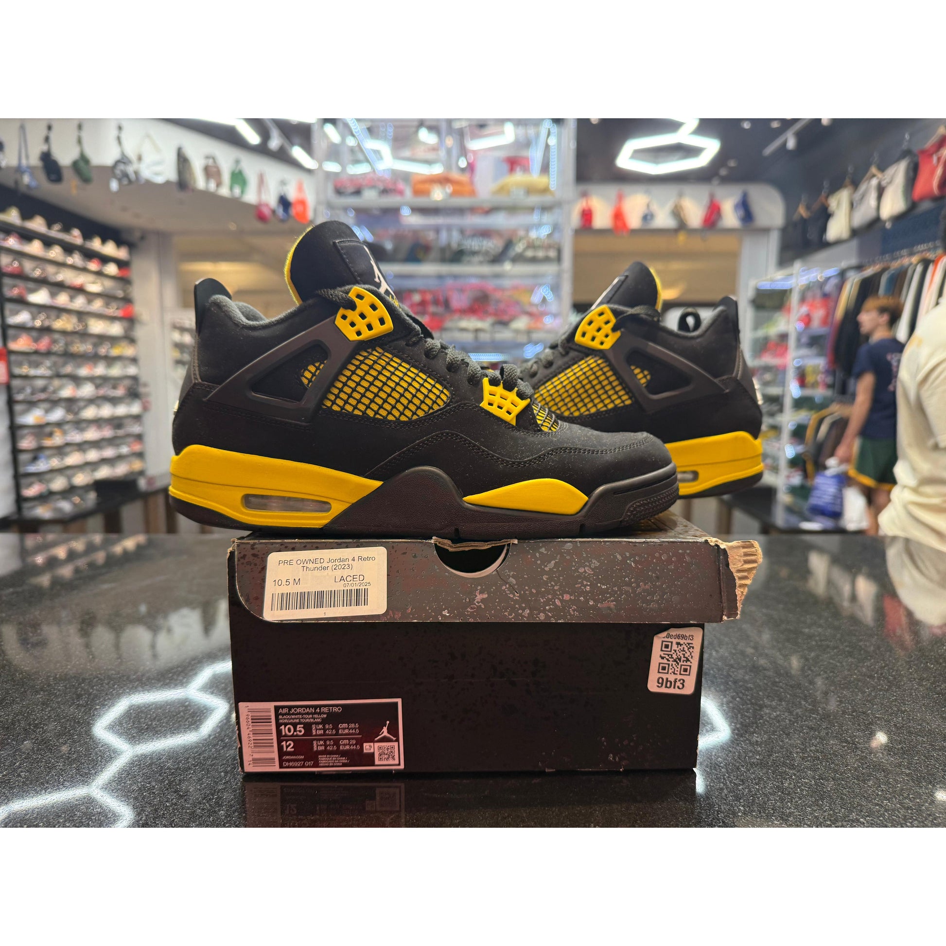 PRE OWNED Jordan 4 Retro Thunder (2023)