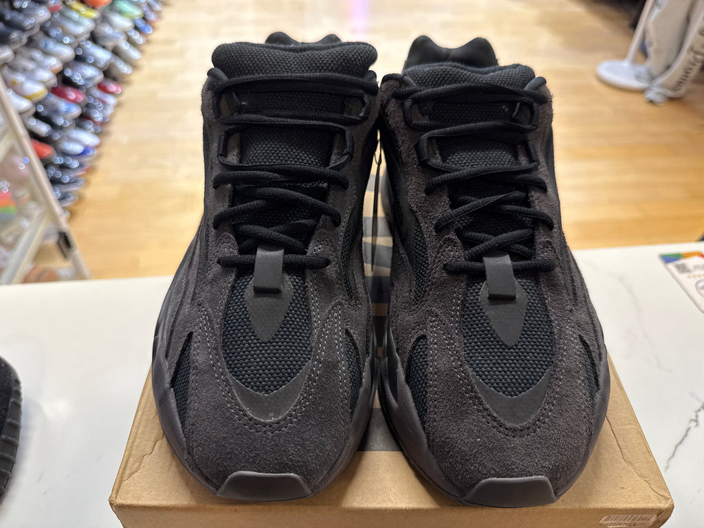 PRE OWNED adidas Yeezy Boost 700 V2 Vanta