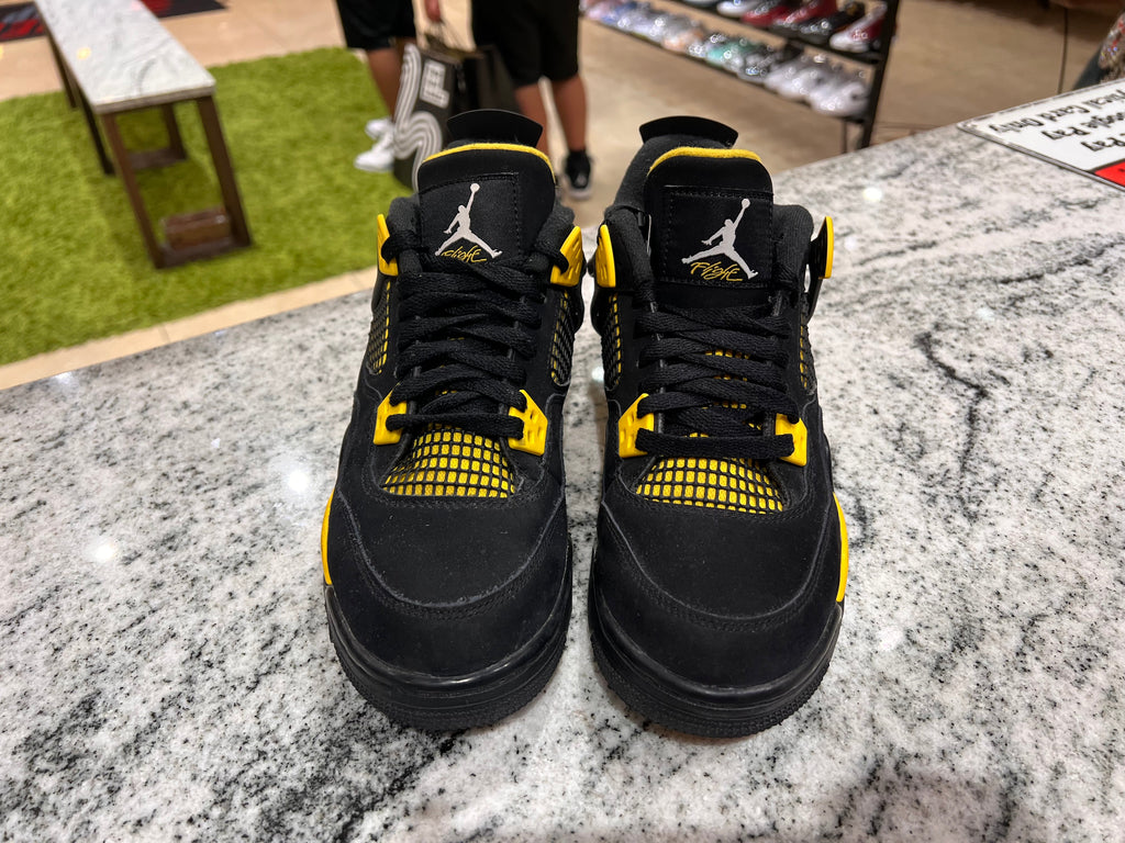 PRE OWNED Jordan 4 Retro Thunder (2023) (GS)