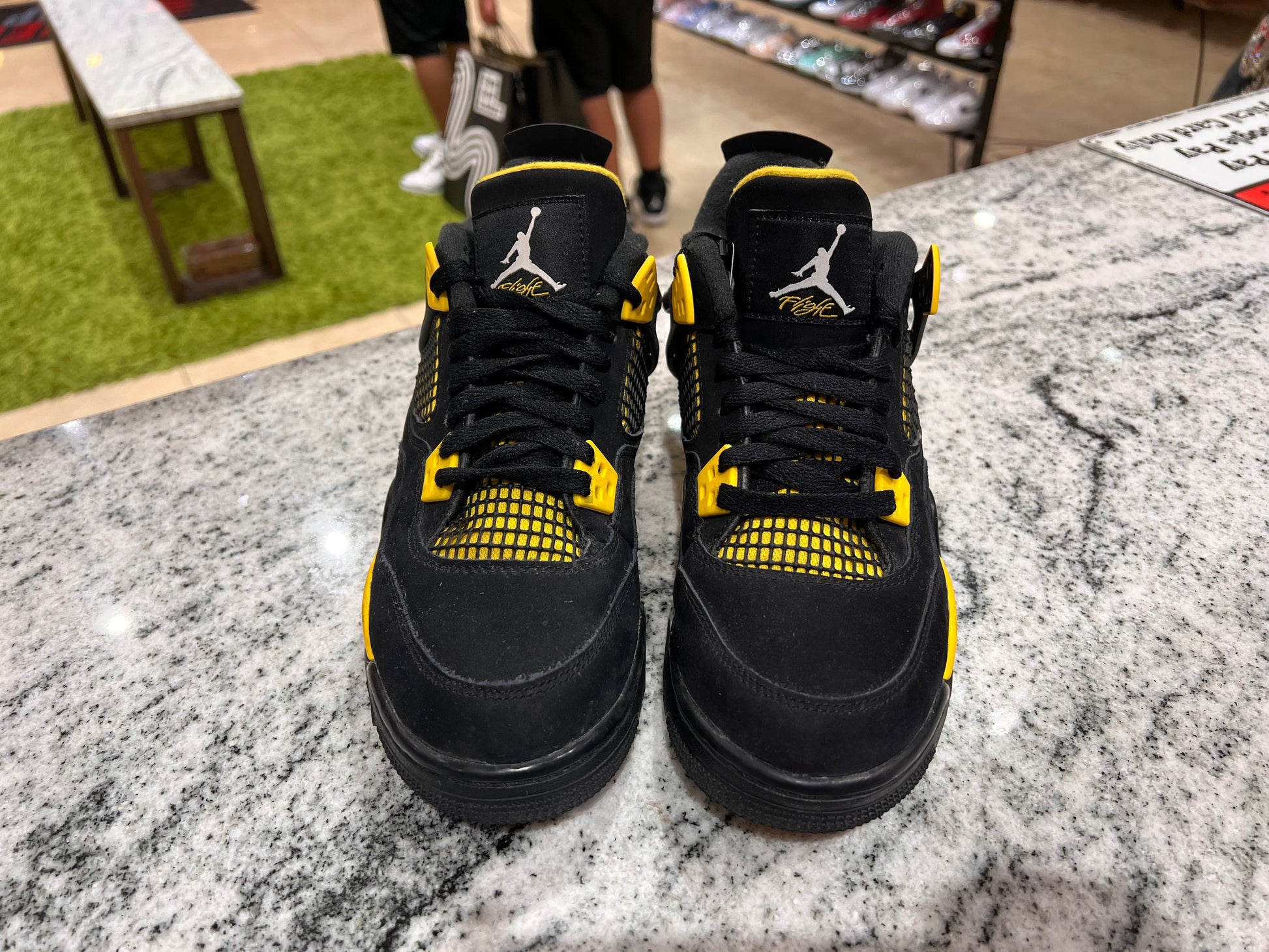 PRE OWNED Jordan 4 Retro Thunder (2023) (GS)