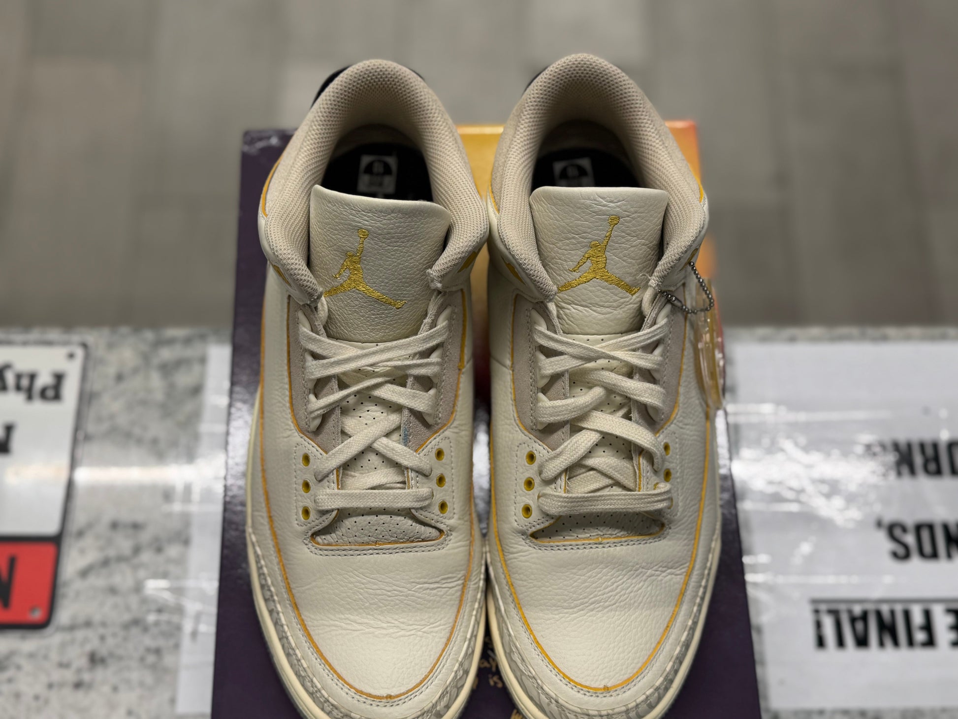 PRE OWNED Air Jordan Retro 3 SP J Balvin Medellín Sunset