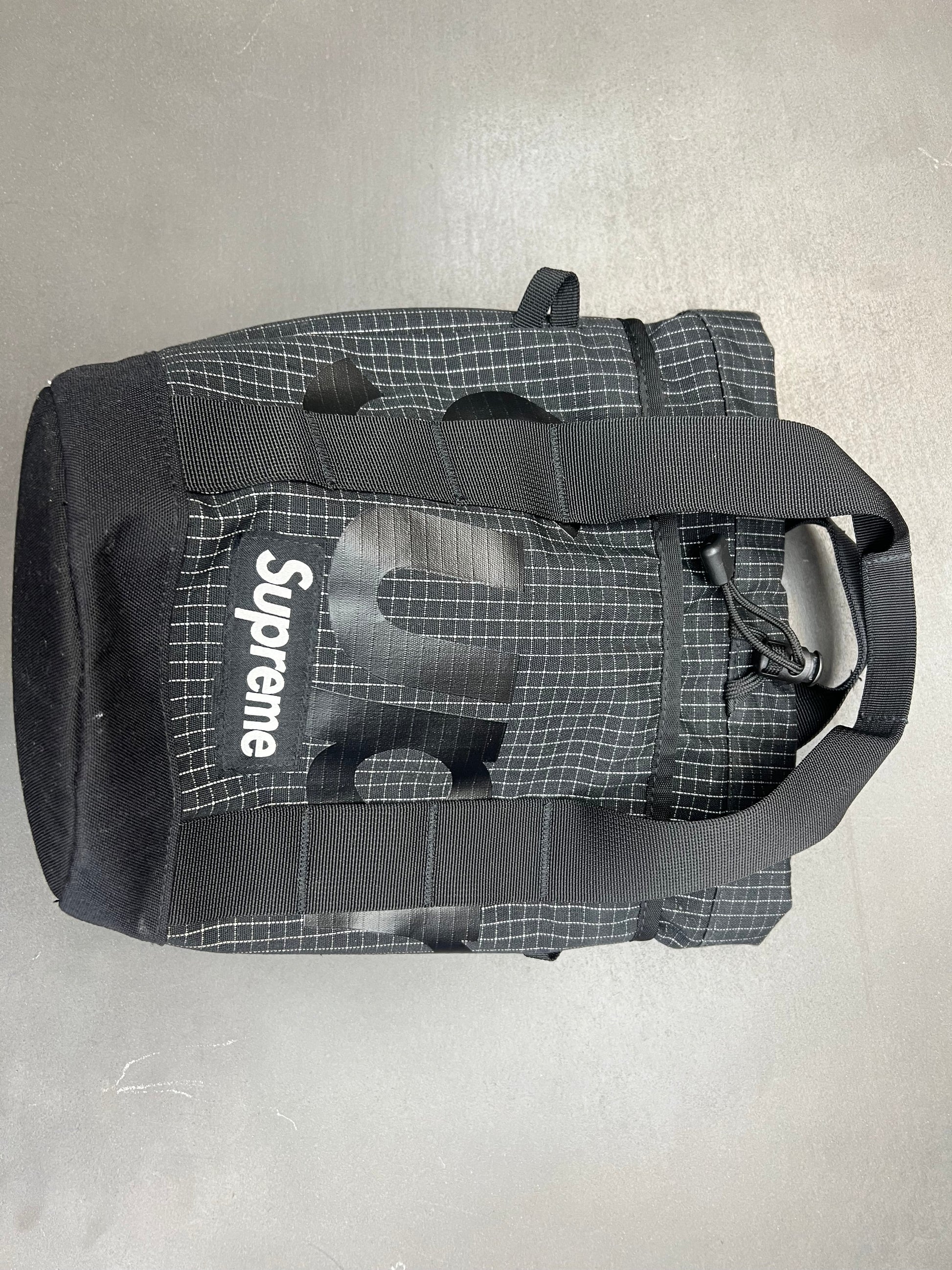 PRE OWNED Supreme Cinch Bag 2024 Black