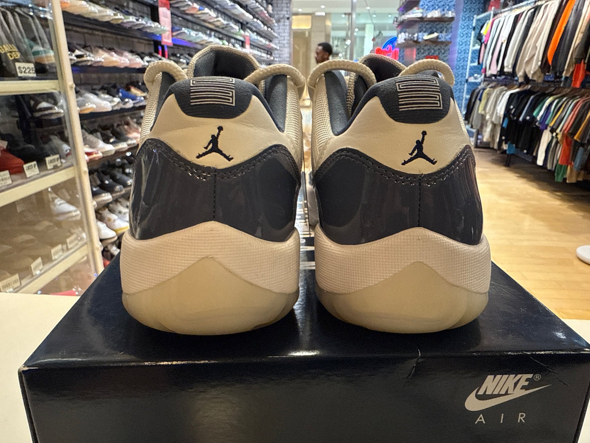 PRE OWNED Jordan 11 Retro Low Diffused Blue