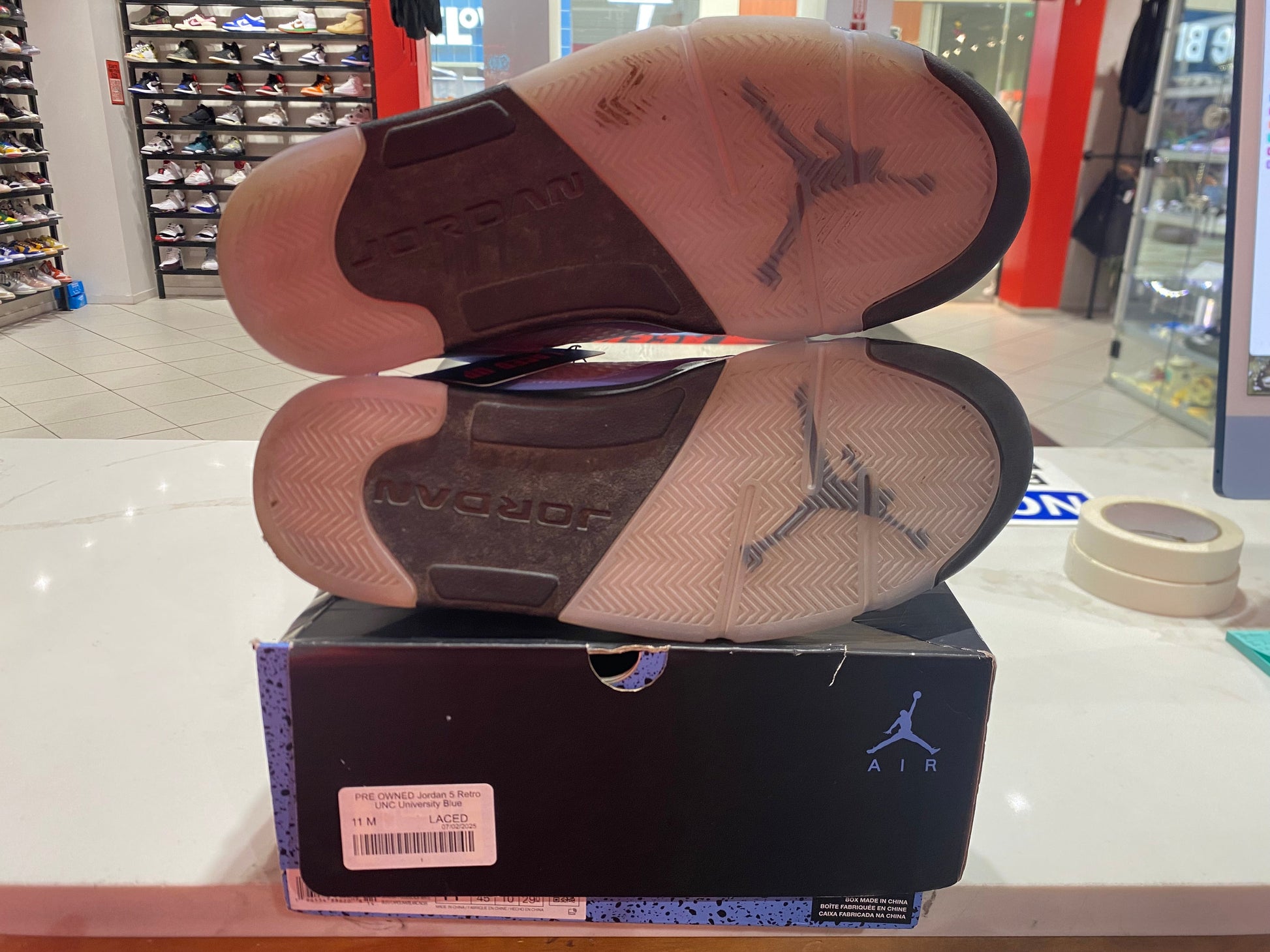 PRE OWNED Jordan 5 Retro UNC University Blue