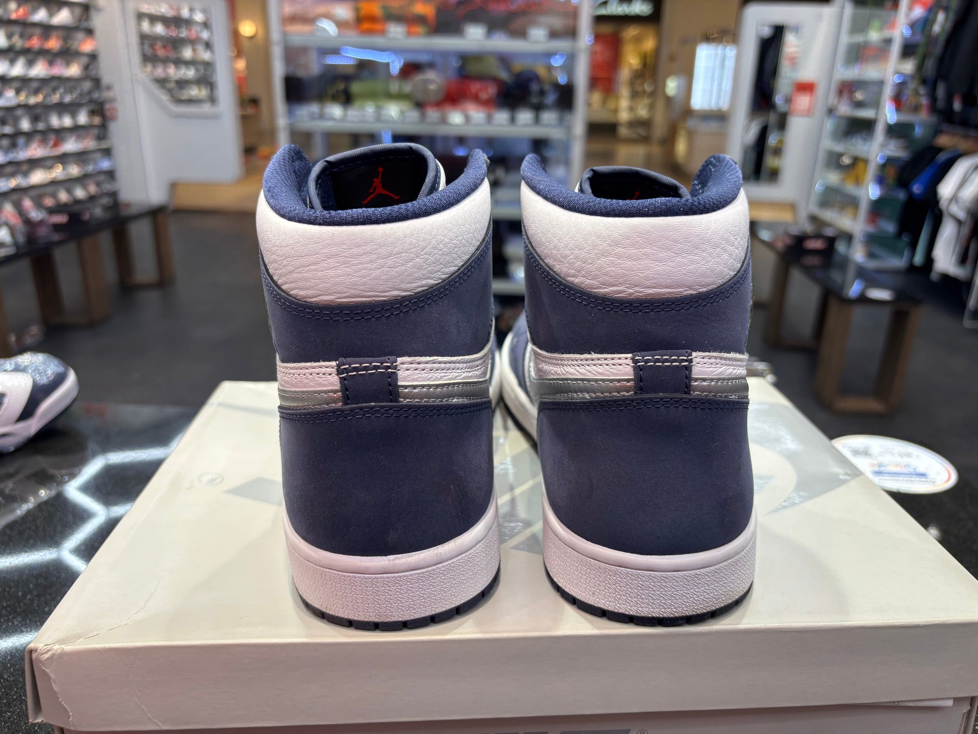 PRE OWNED  Air Jordan Retro 1 High "Midnight Navy" (2020)