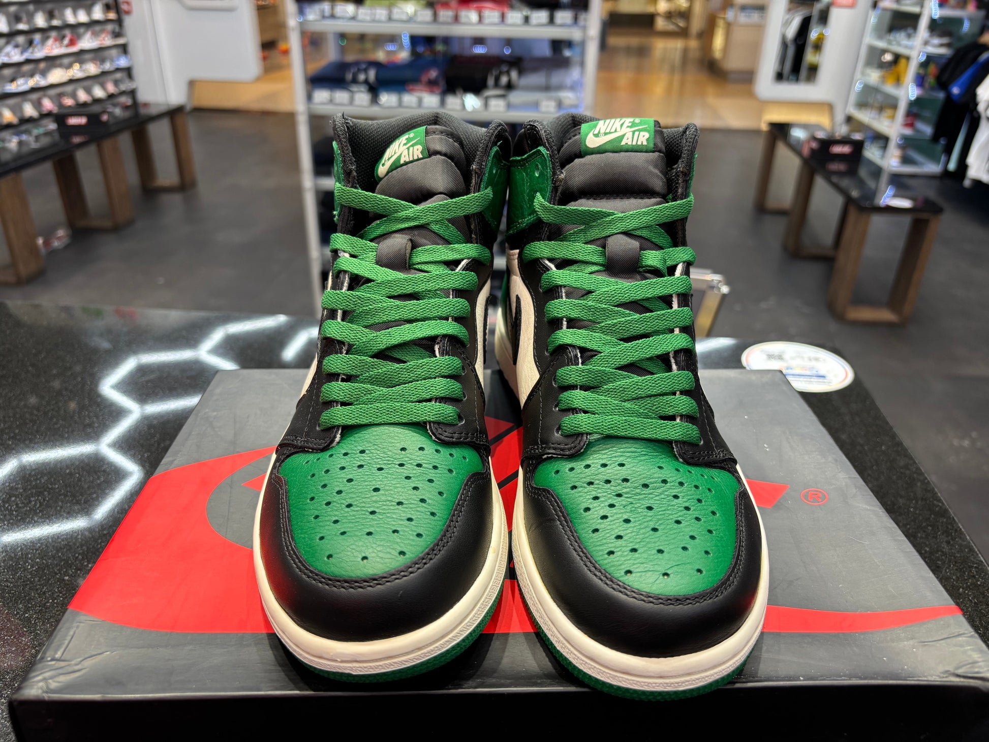 PRE OWNED Air Jordan Retro 1 "Pine Green 1.0"