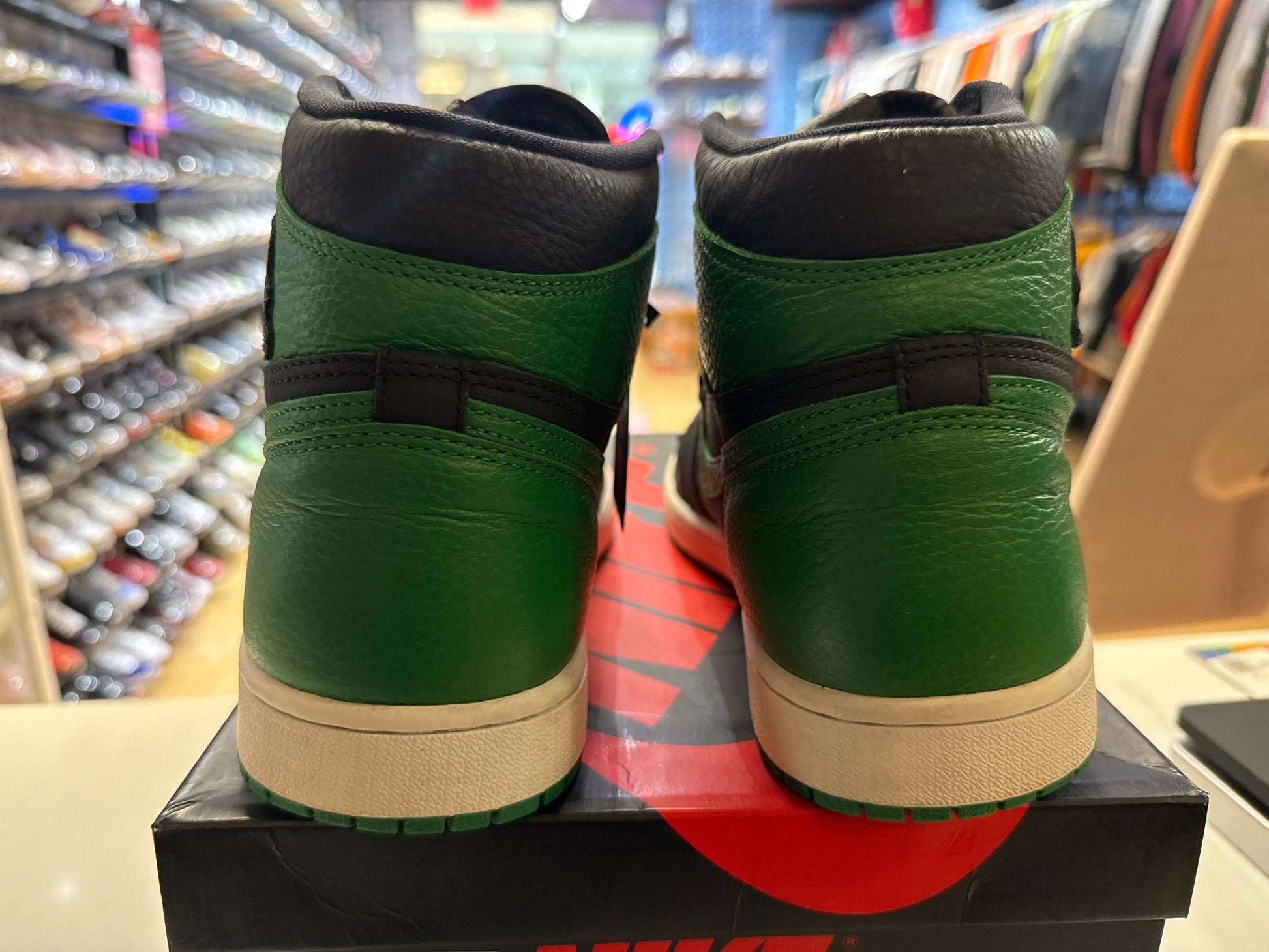 PRE OWNED Jordan 1 Retro High Pine Green Black