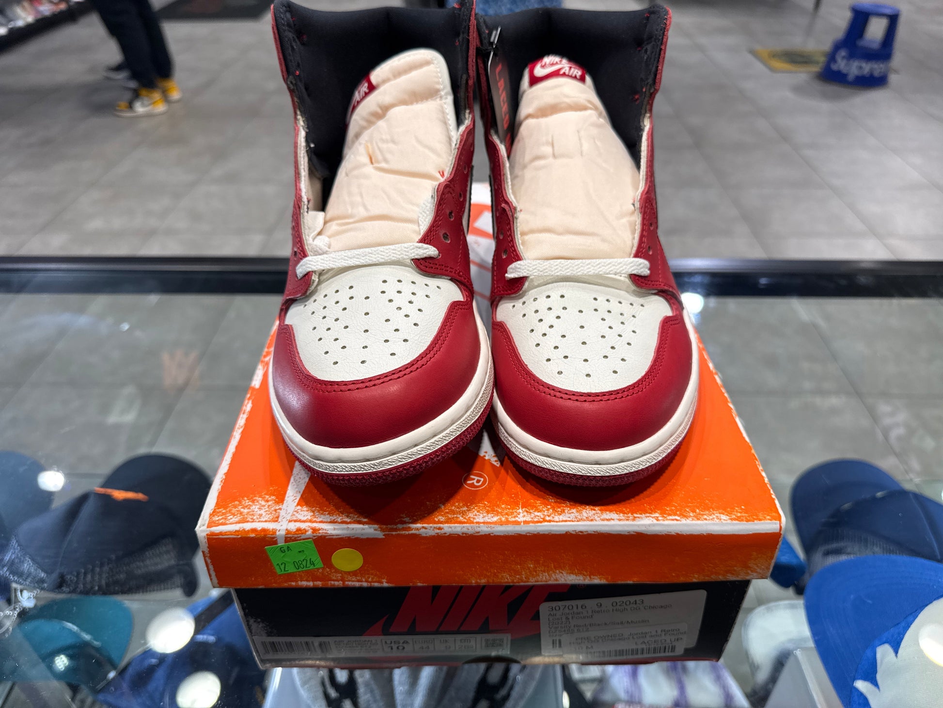 PRE OWNED  Jordan 1 Retro High OG Chicago Lost and Found