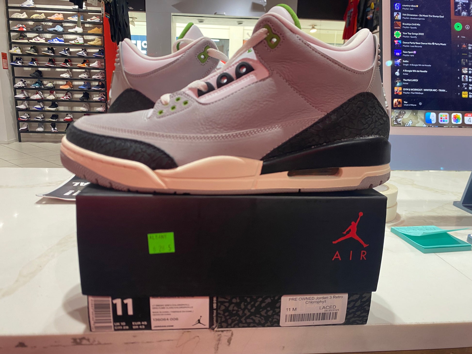 PRE OWNED Jordan 3 Retro Chlorophyll