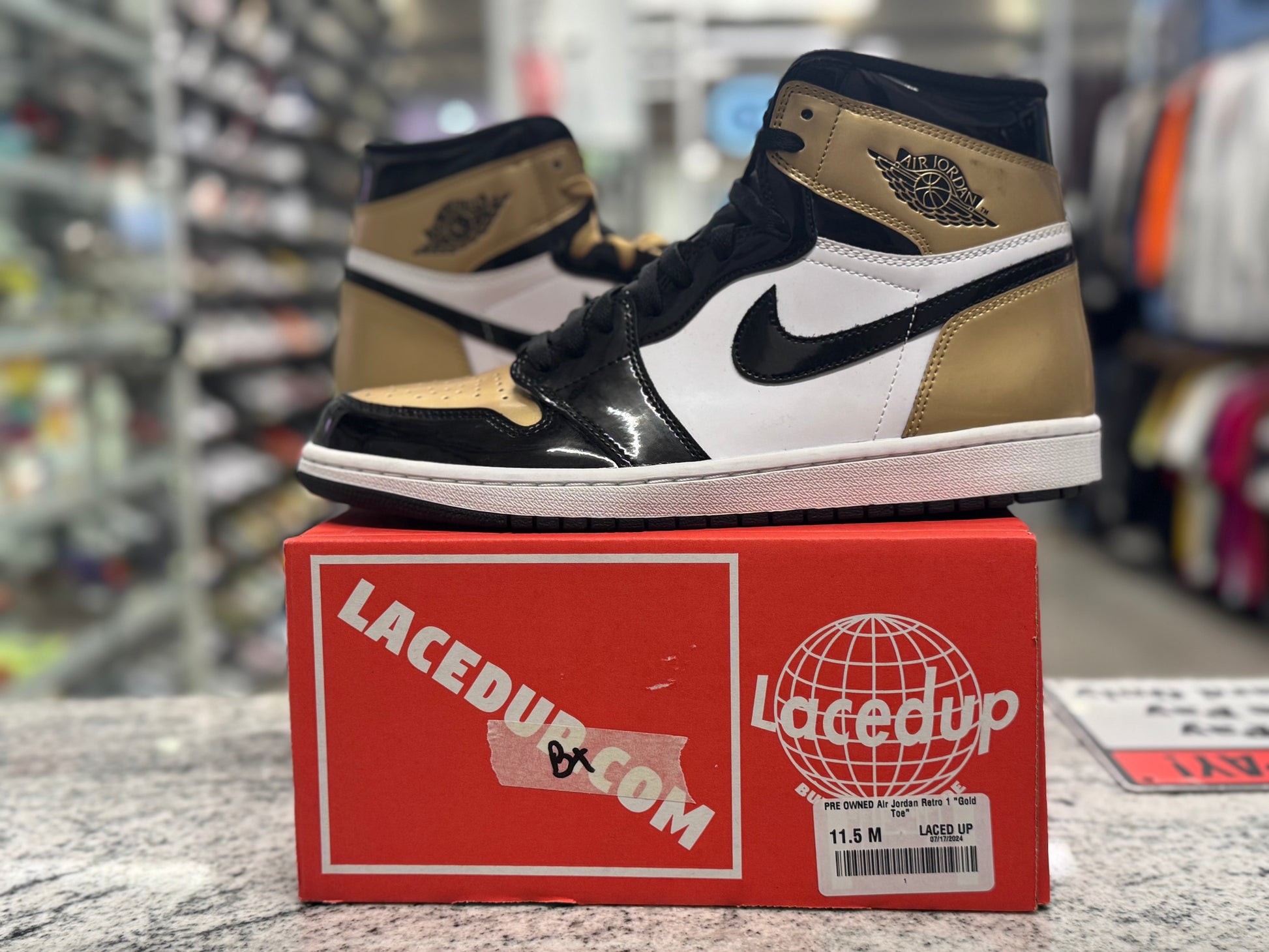 PRE OWNED Air Jordan Retro 1 "Gold Toe"