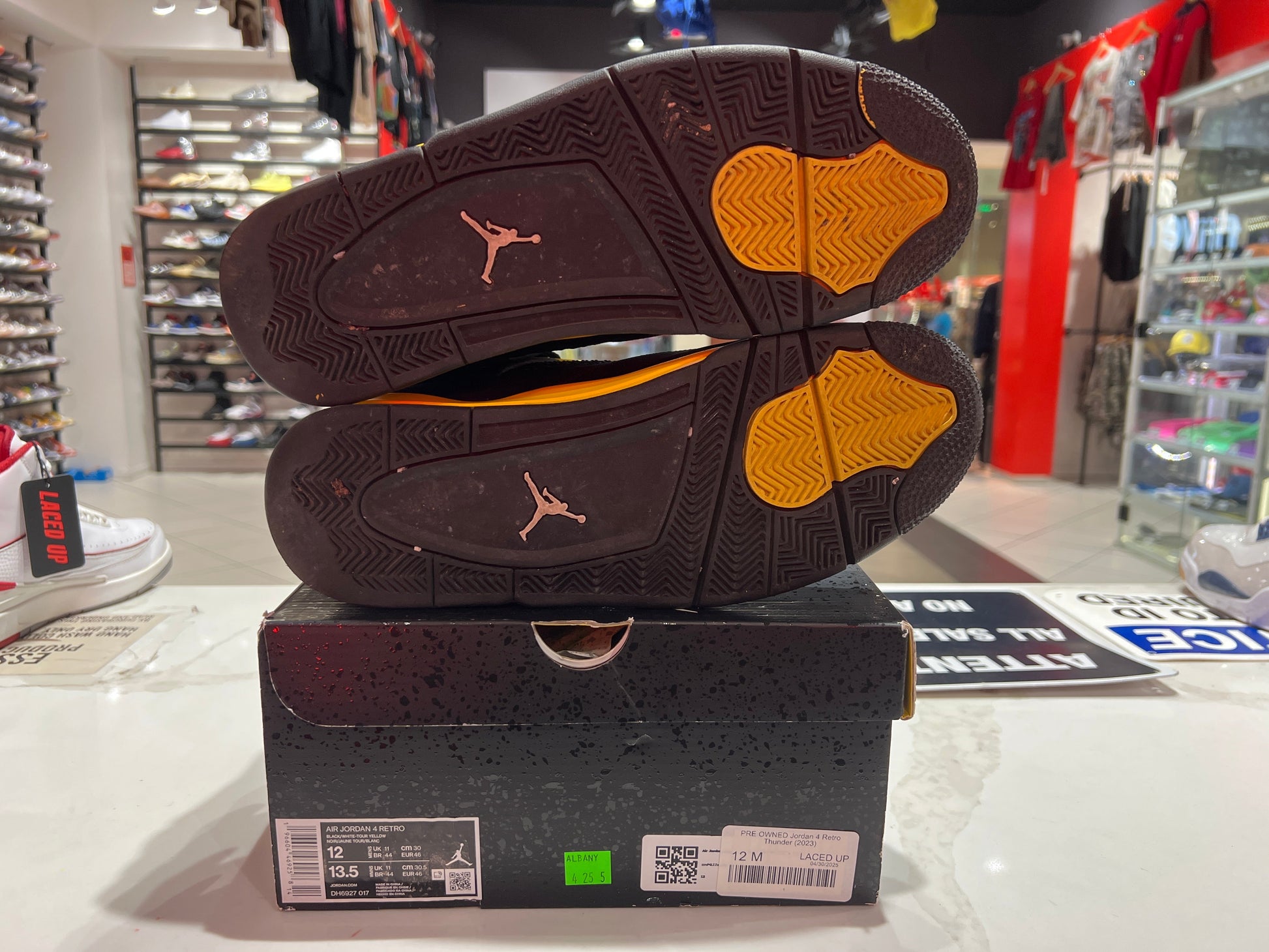 PRE OWNED Jordan 4 Retro Thunder (2023)