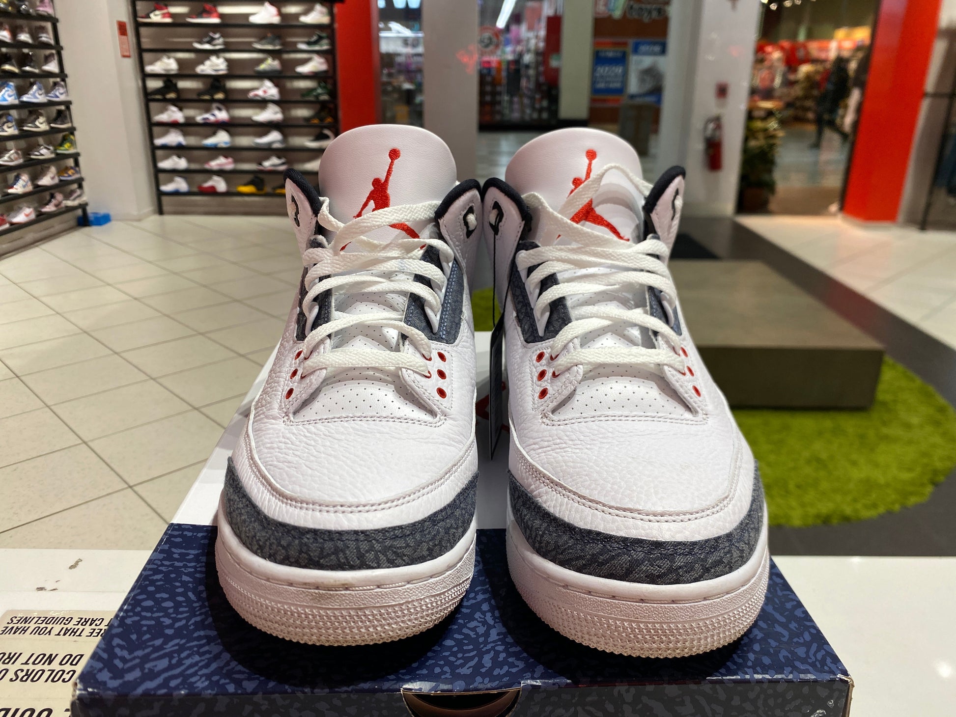 PRE OWNED Jordan 3 Retro SE Fire Red Denim (2020)