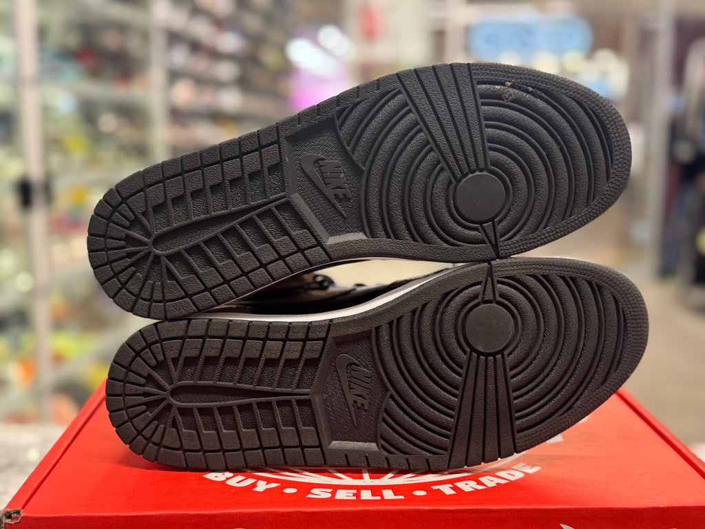 PRE OWNED Air Jordan Retro 1 "Gold Toe"