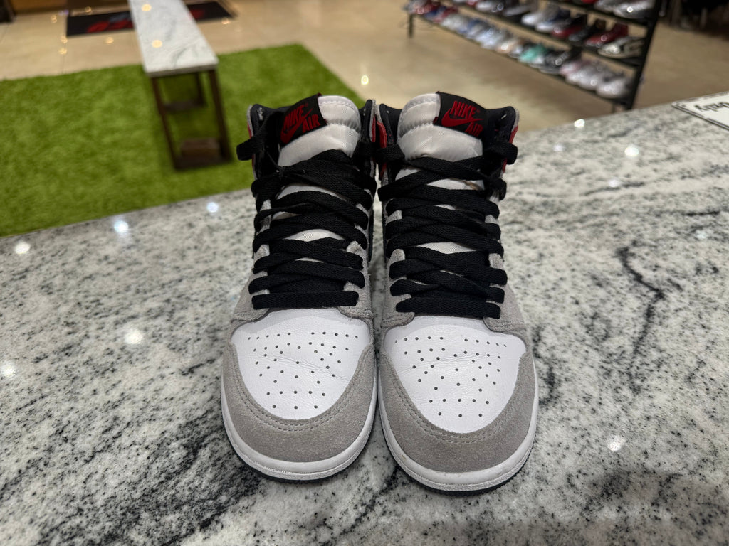 PRE OWNED Jordan 1 Retro High Light Smoke Grey (GS)