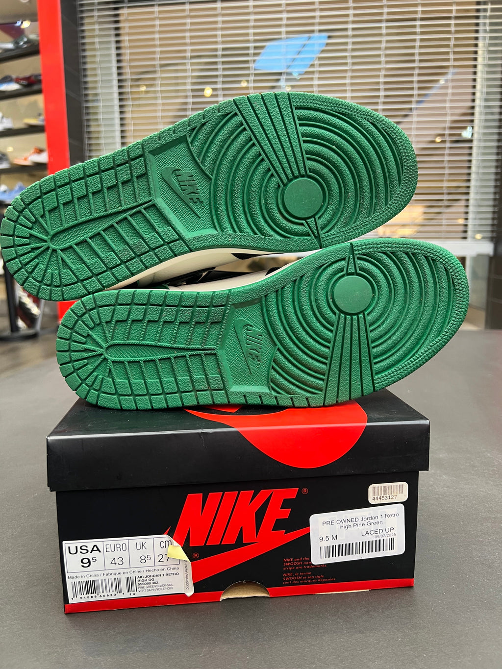 PRE OWNED Jordan 1 Retro High Pine Green