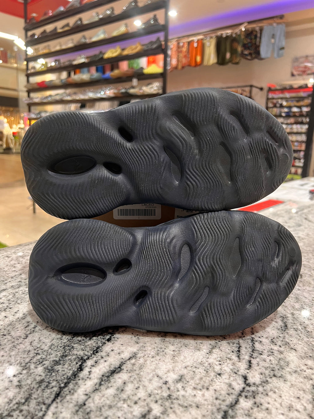 PRE OWNED Yeezy foam runner mineral blue