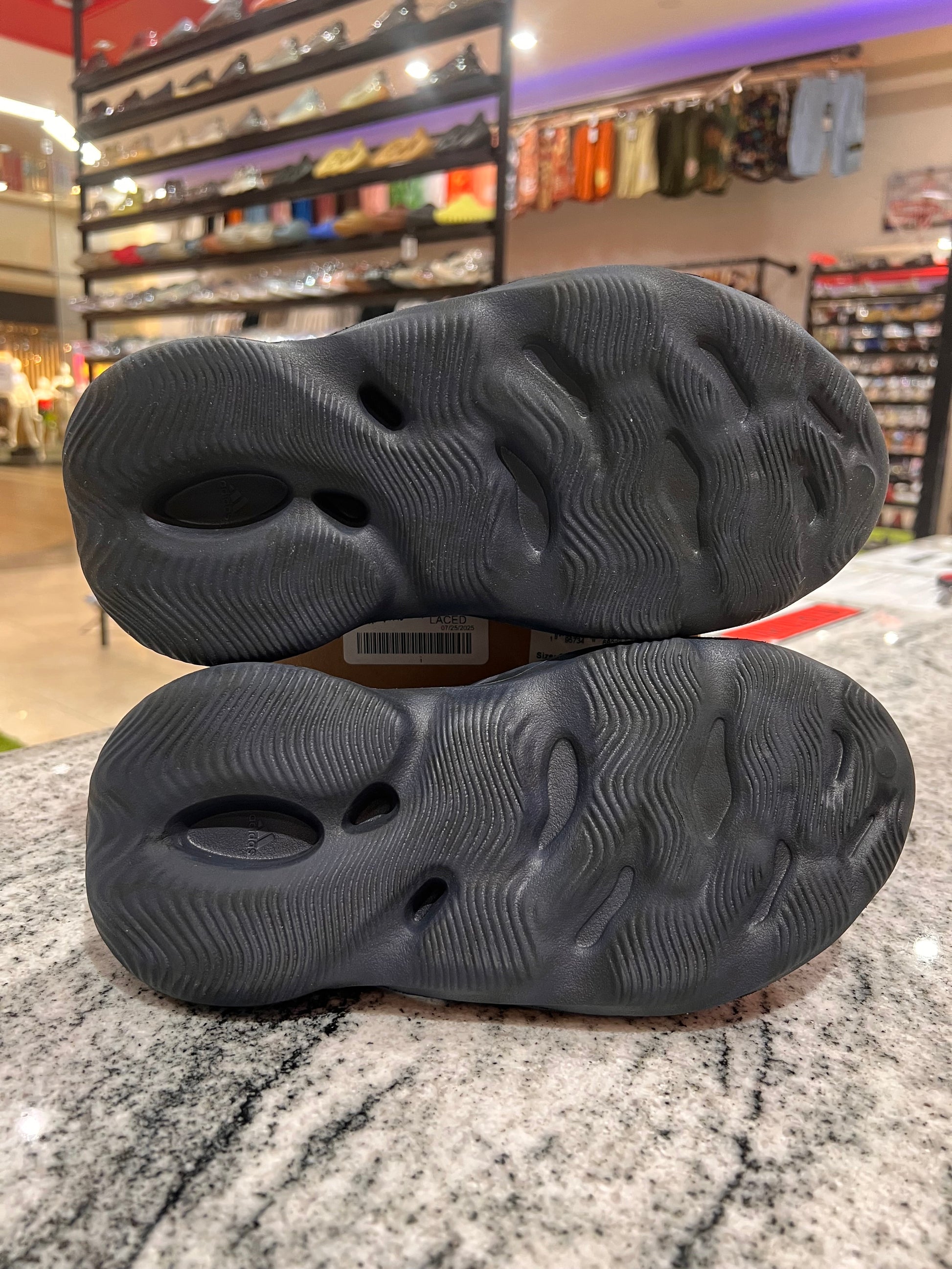 PRE OWNED Yeezy foam runner mineral blue