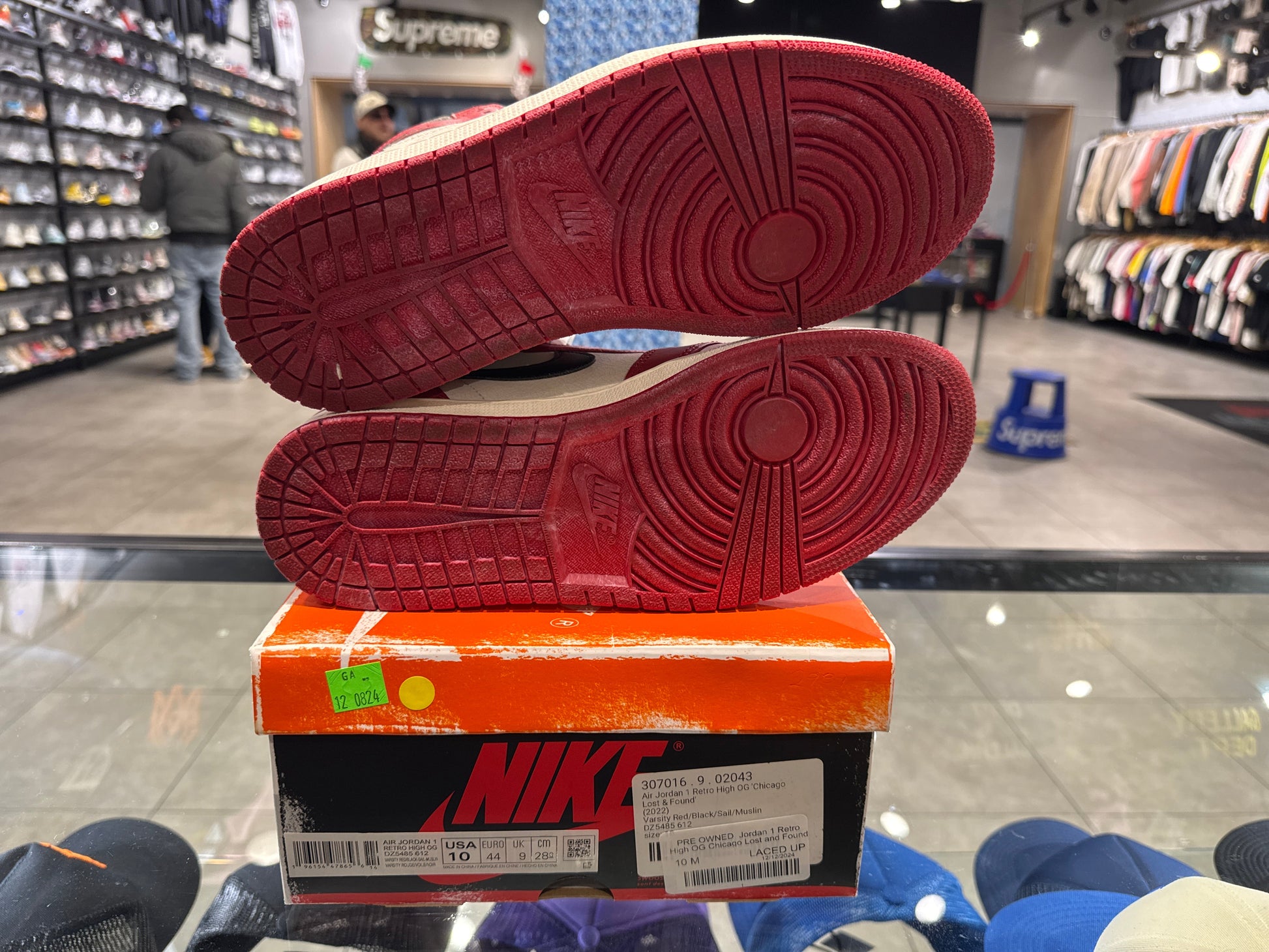 PRE OWNED  Jordan 1 Retro High OG Chicago Lost and Found