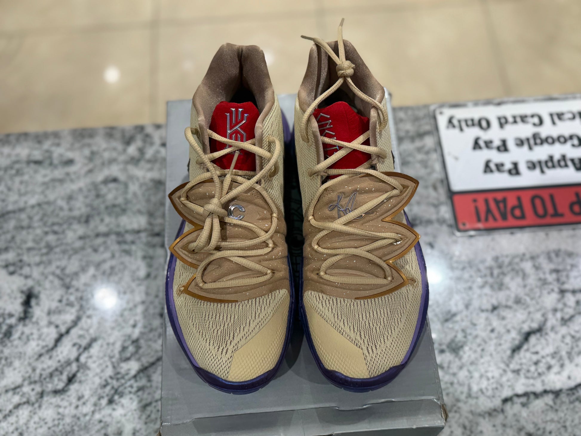 PRE OWNED Nike Kyrie 5 Concepts Ikhet