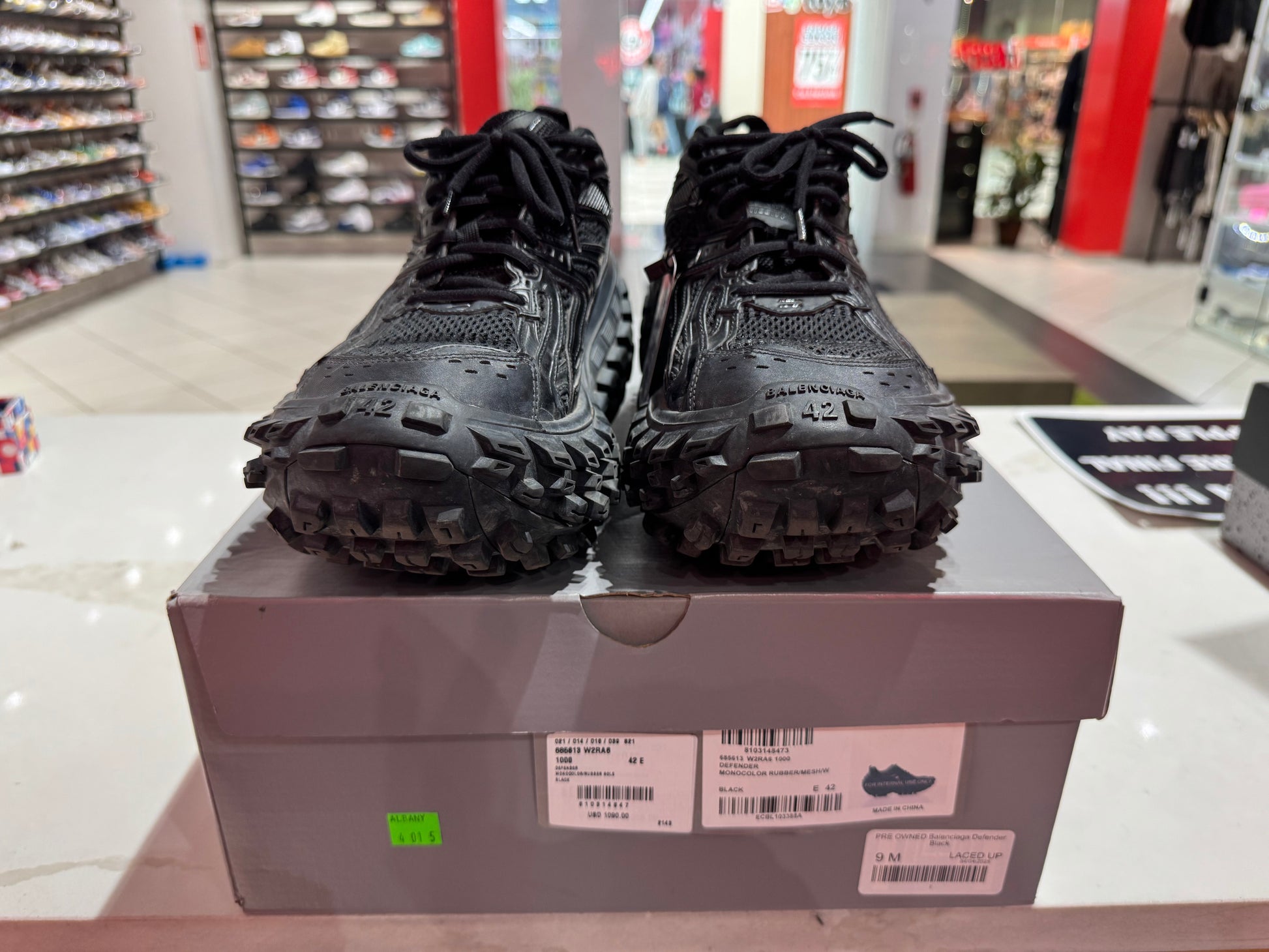 PRE OWNED Balenciaga Defender Blackk