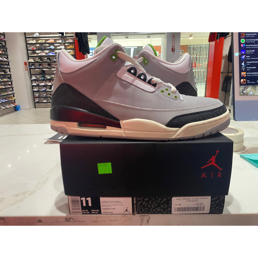 PRE OWNED Jordan 3 Retro Chlorophyll
