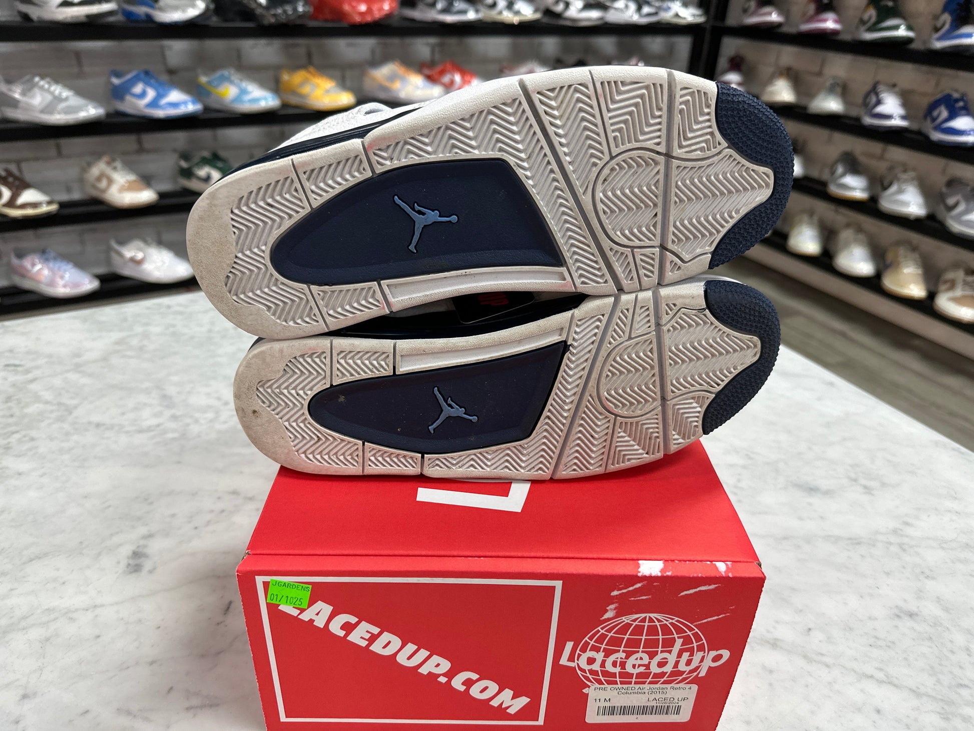 PRE OWNED Air Jordan Retro 4 Columbia (2015)