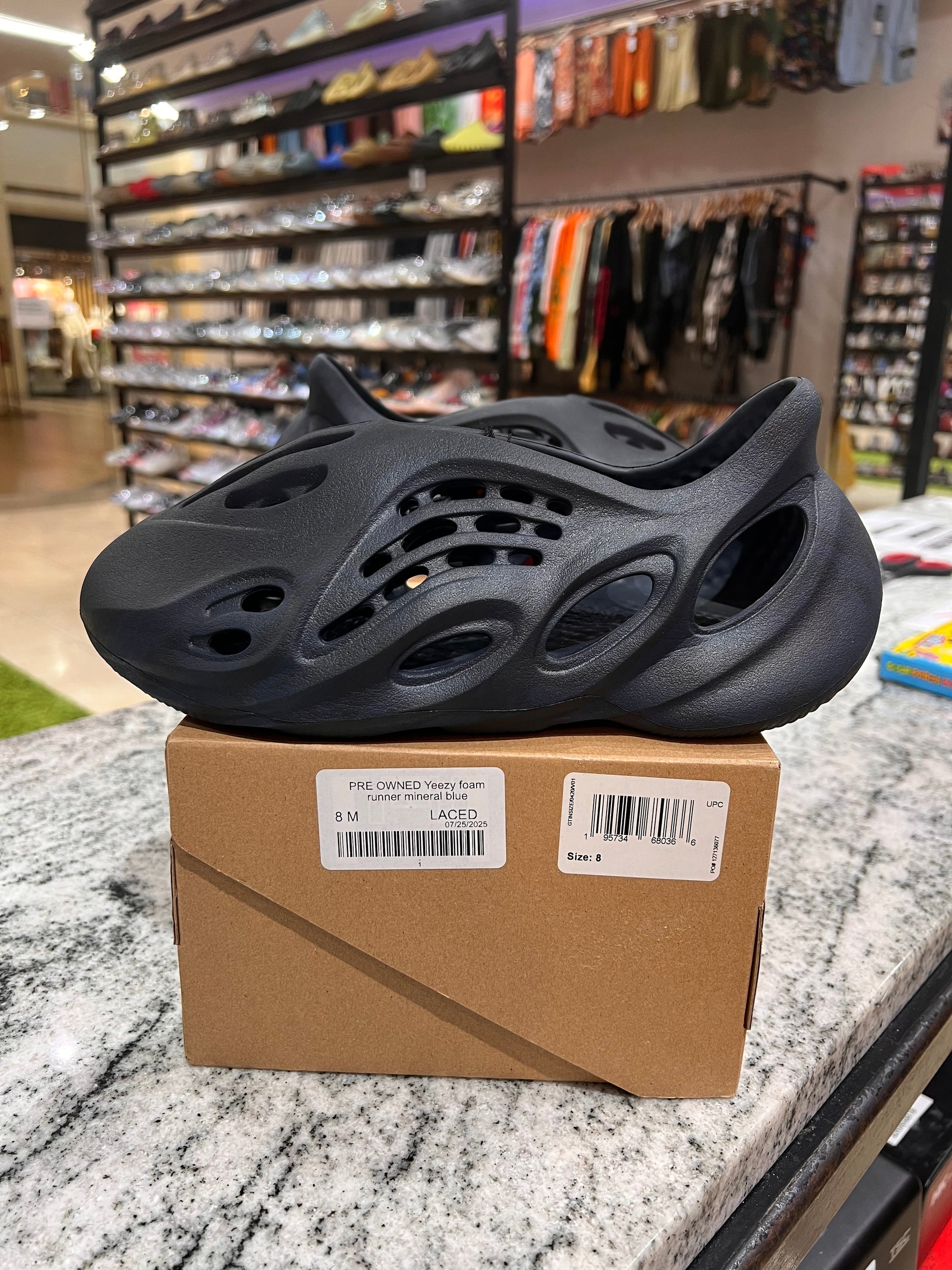 PRE OWNED Yeezy foam runner mineral blue