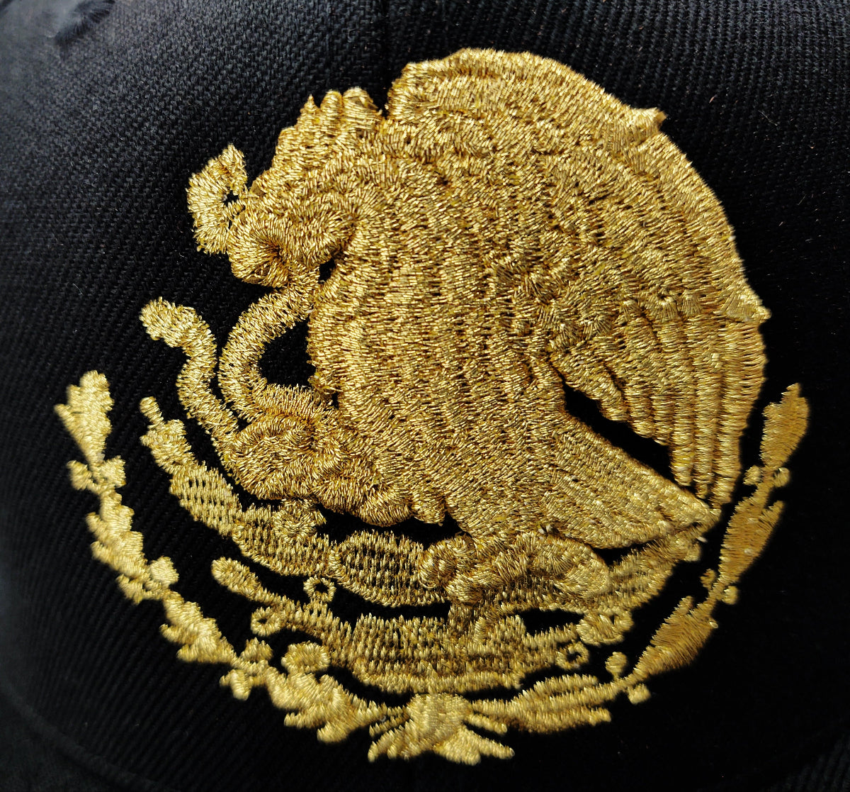 Embroidered Shield and flag SnapBack Mexico Black - Gold Hat