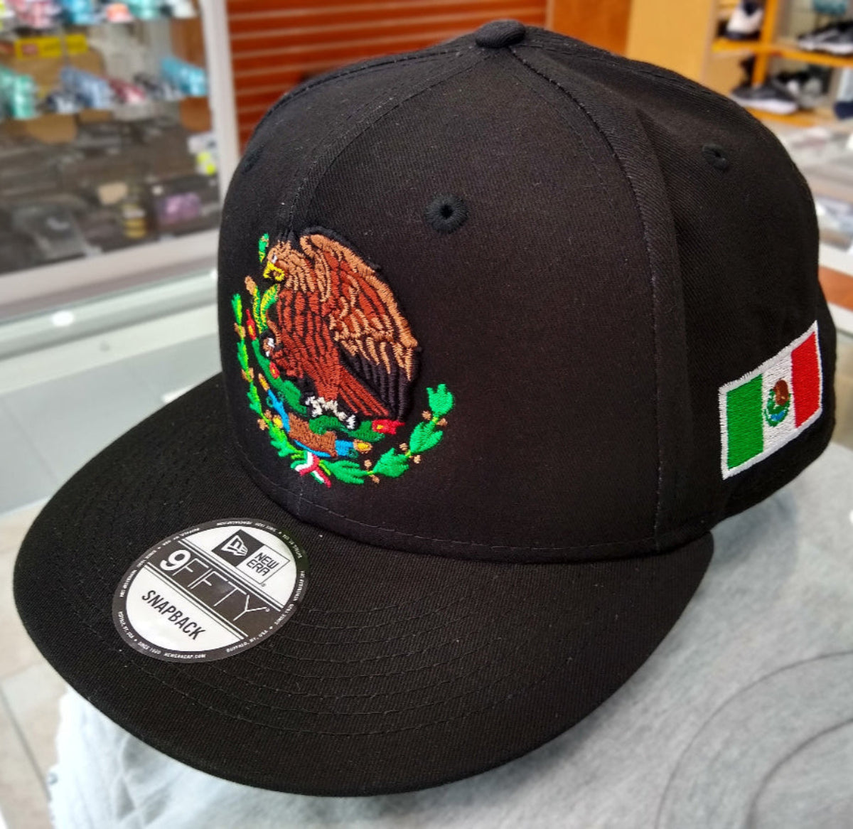 Embroidered Shield and flag SnapBack Mexico Black Hat