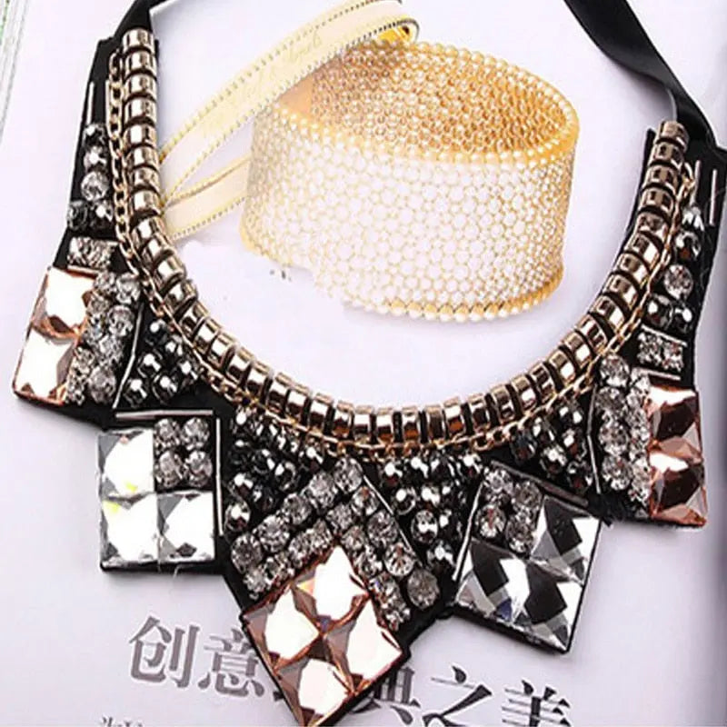 Fashionable Statement Acrylic Choker Necklace