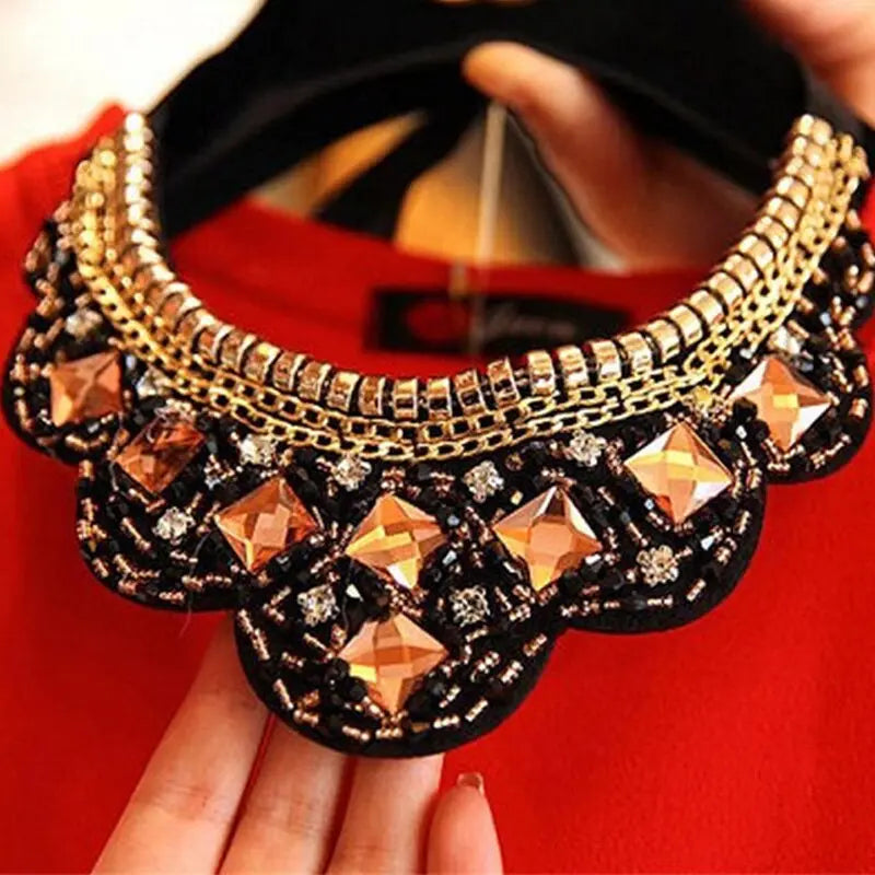 Fashionable Statement Acrylic Choker Necklace