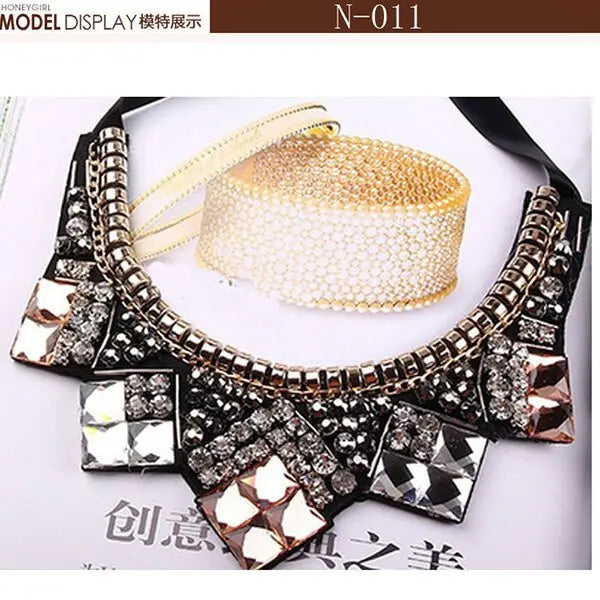 Fashionable Statement Acrylic Choker Necklace